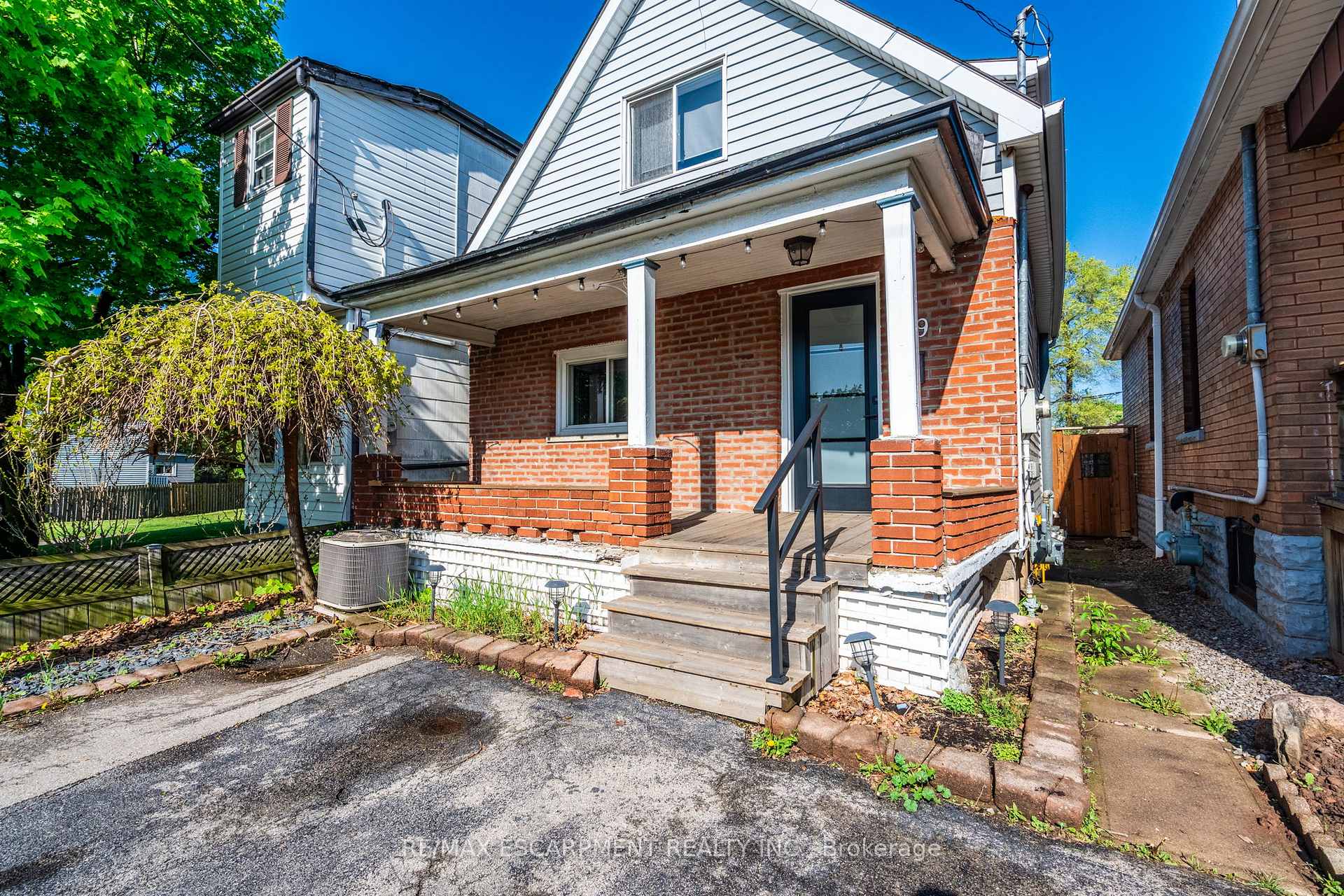 Photo 12 of 79 Graham Avenue N, Hamilton, Crown Point — HOMEH