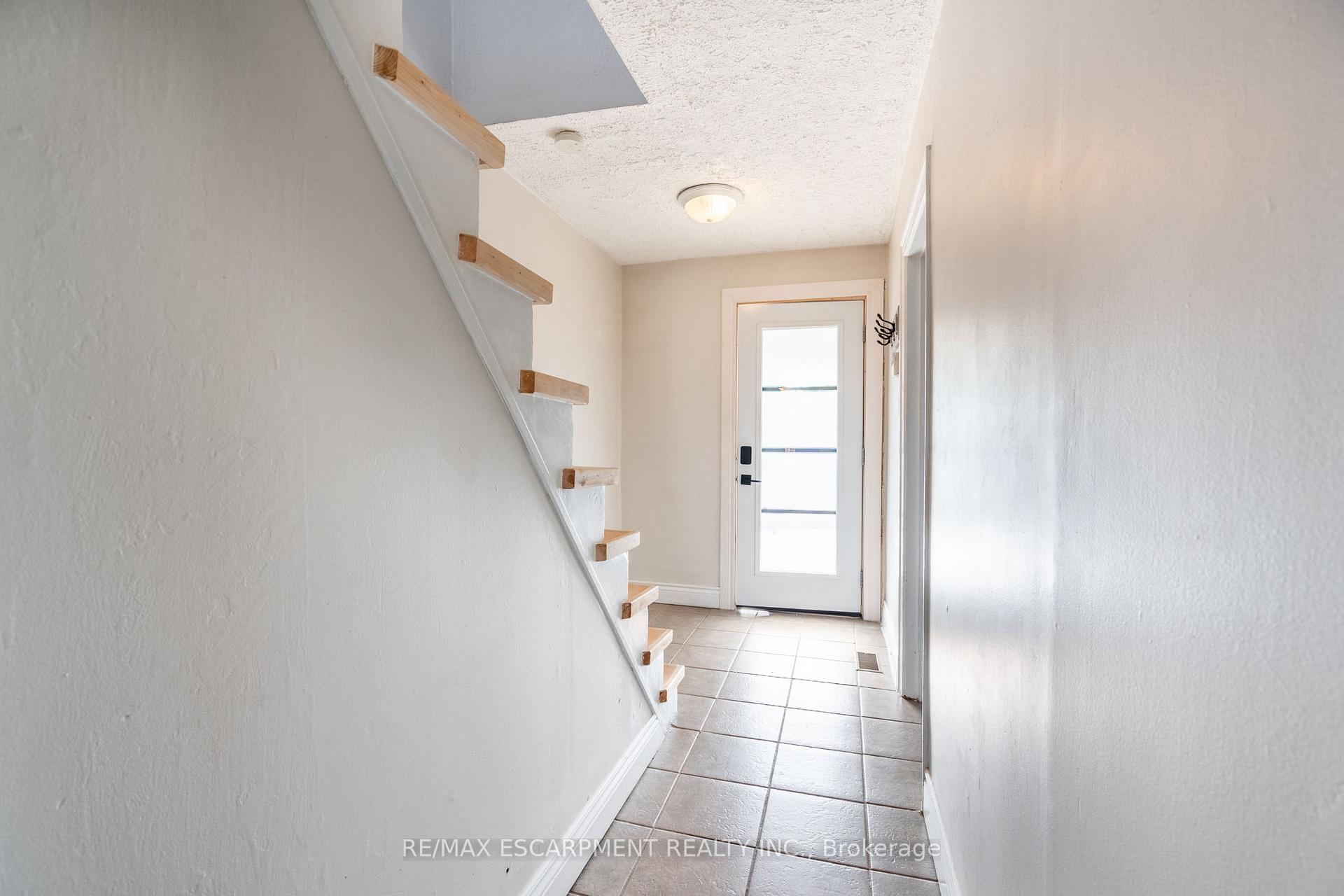Photo 7 of 79 Graham Avenue N, Hamilton, Crown Point — HOMEH