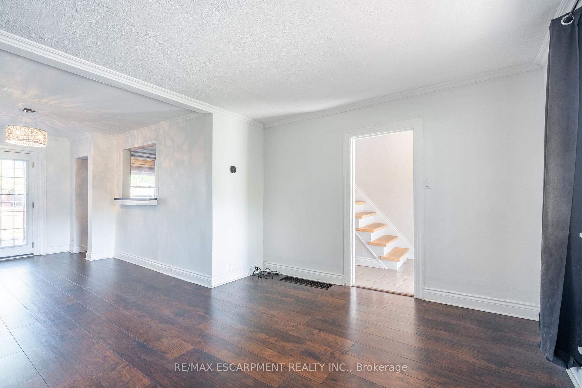 Photo 8 of 79 Graham Avenue N, Hamilton, Crown Point — HOMEH