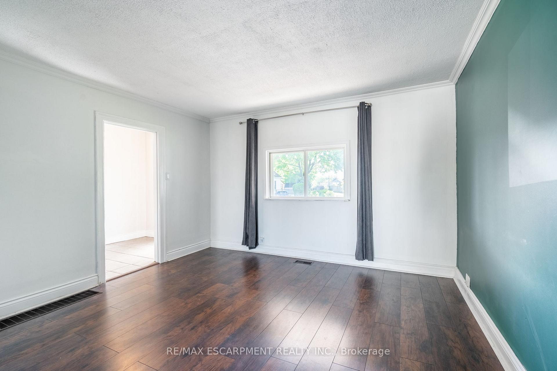 Photo 13 of 79 Graham Avenue N, Hamilton, Crown Point — HOMEH