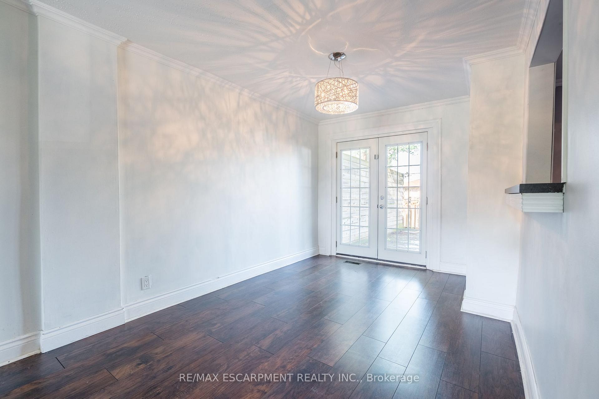 Photo 10 of 79 Graham Avenue N, Hamilton, Crown Point — HOMEH
