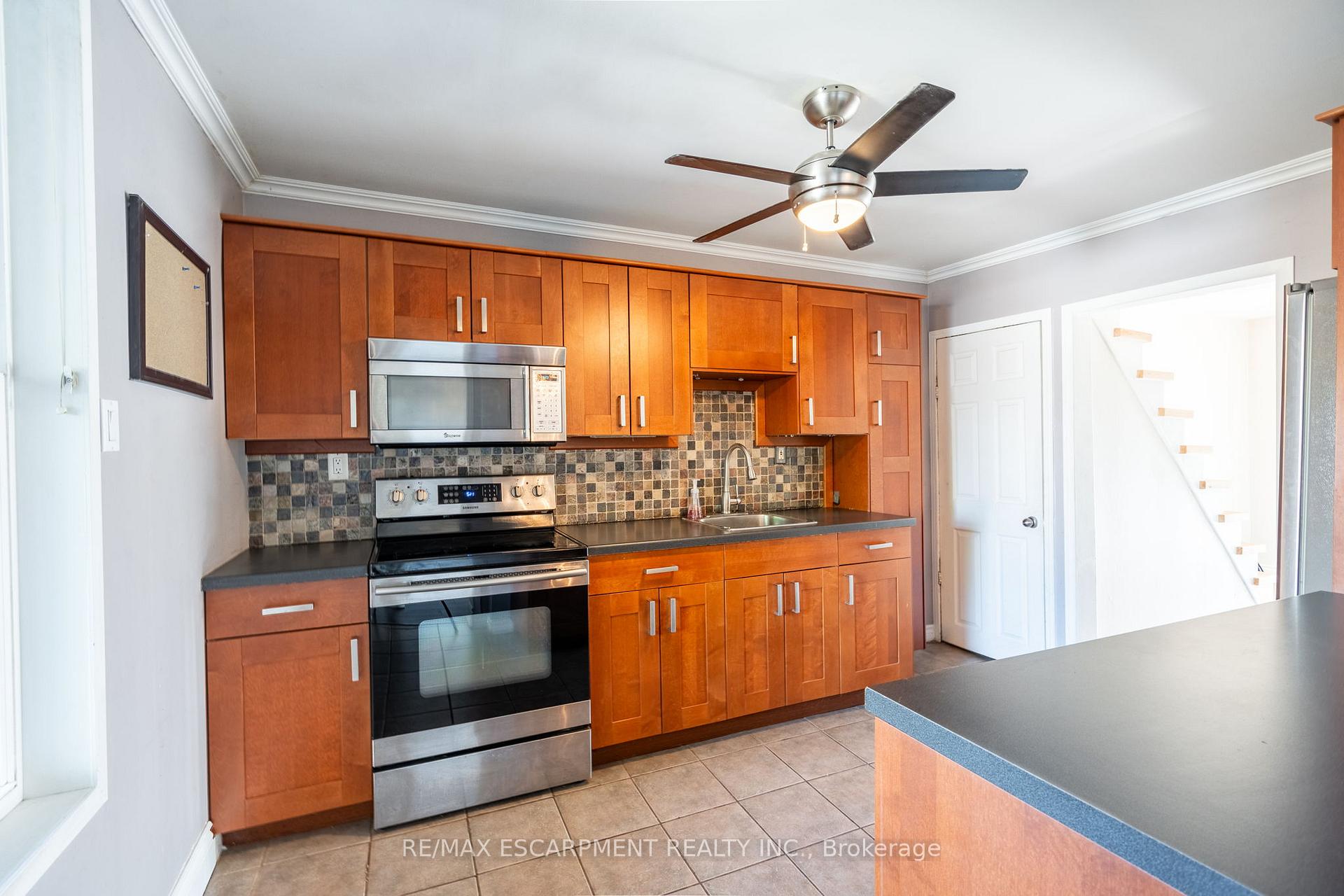 Photo 14 of 79 Graham Avenue N, Hamilton, Crown Point — HOMEH