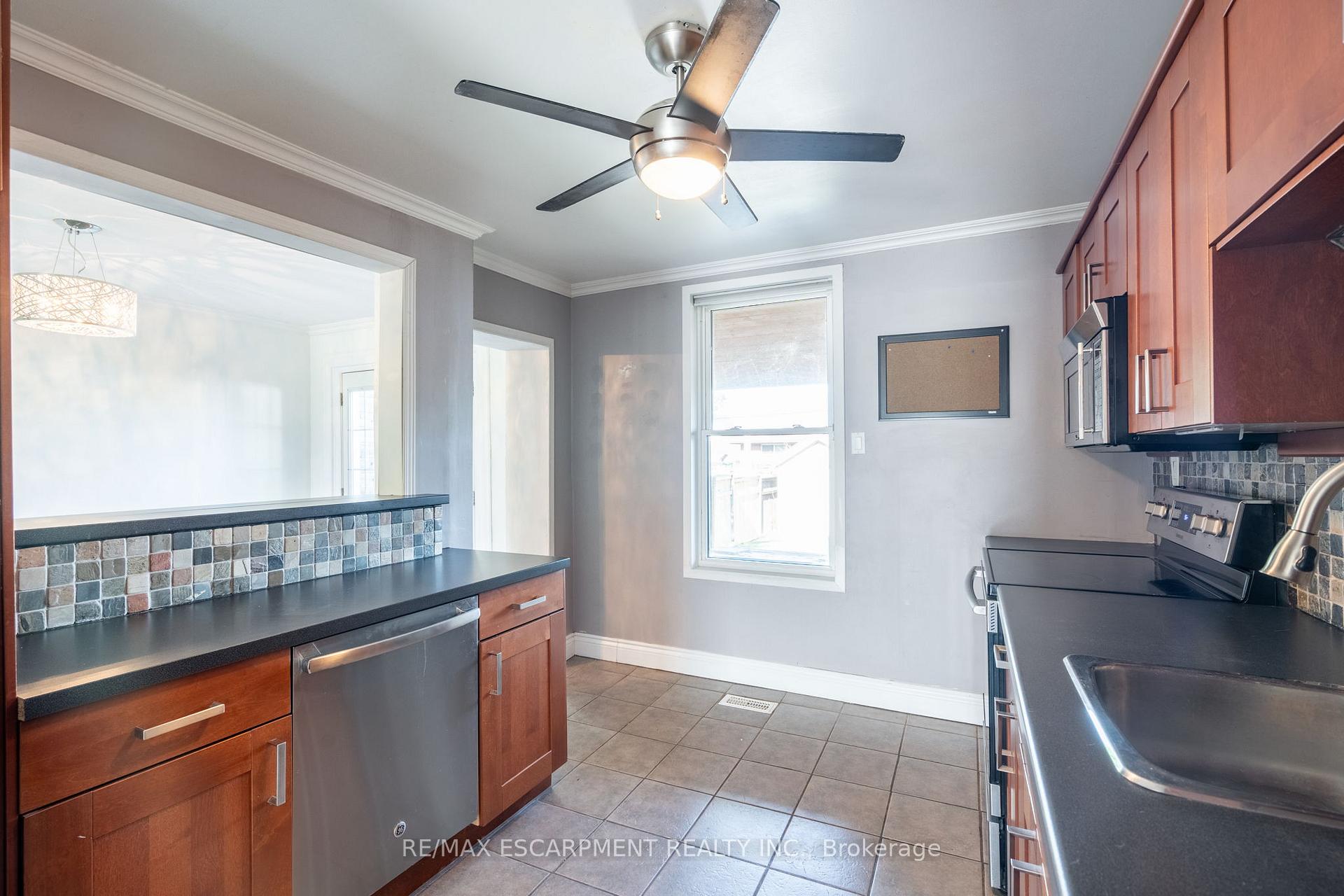 Photo 17 of 79 Graham Avenue N, Hamilton, Crown Point — HOMEH