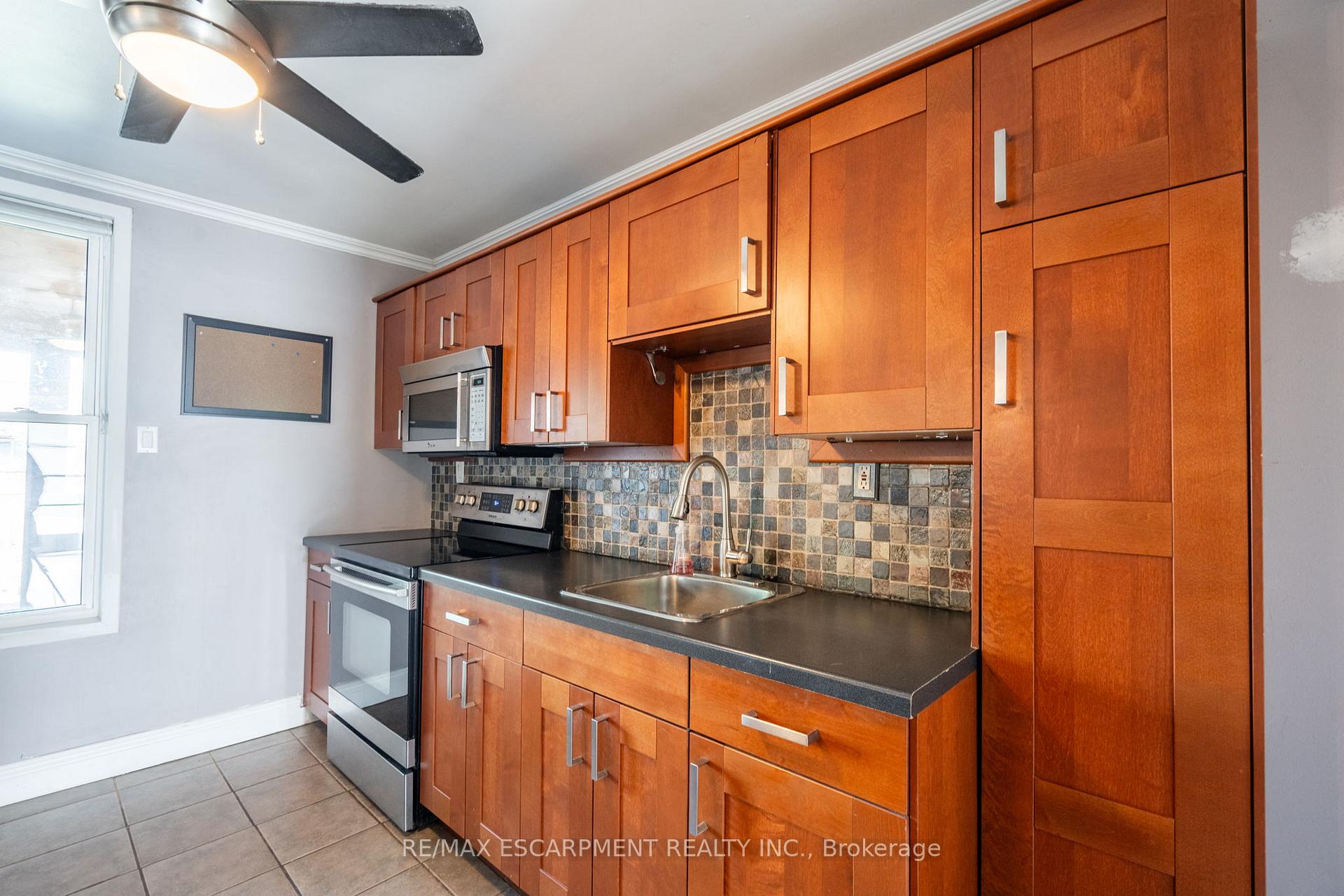 Photo 21 of 79 Graham Avenue N, Hamilton, Crown Point — HOMEH