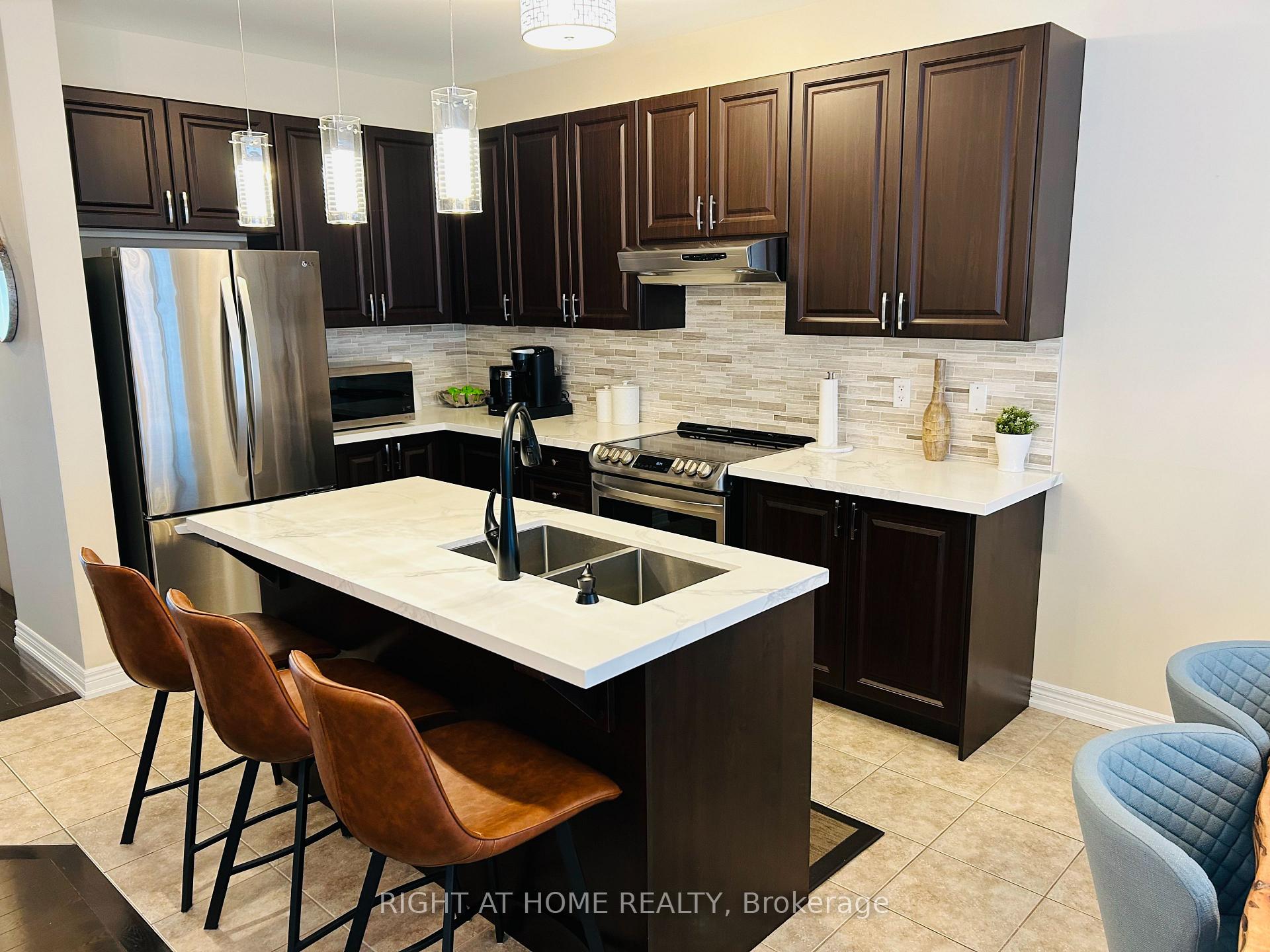 Photo 17 of 130 Pelee Avenue, Vaughan, Kleinburg — HOMEH