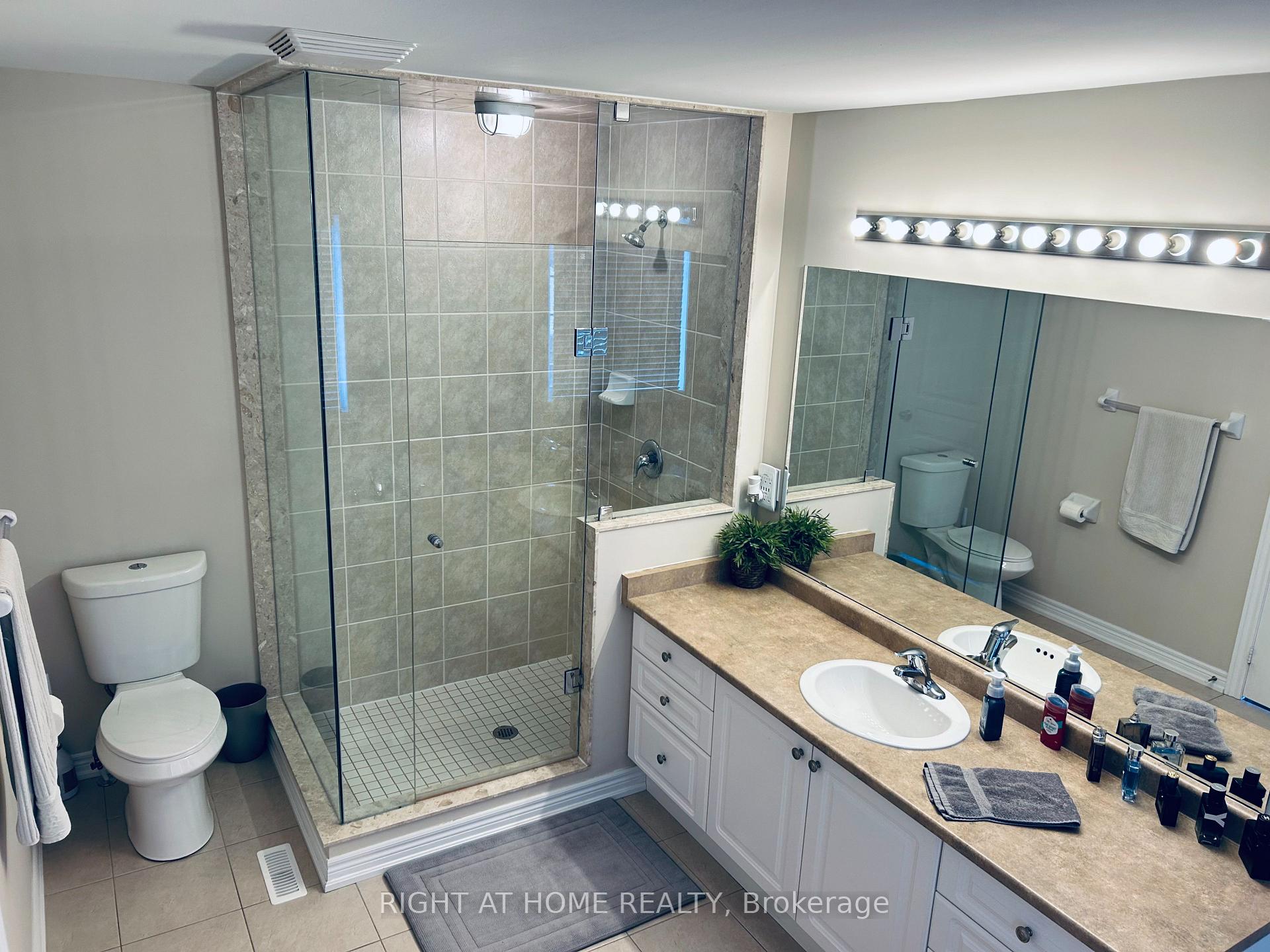 Photo 2 of 130 Pelee Avenue, Vaughan, Kleinburg — HOMEH