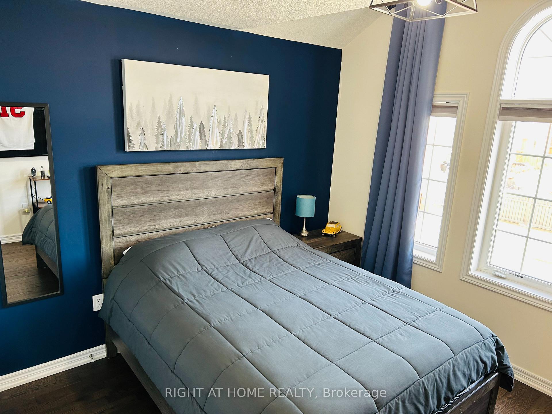 Photo 10 of 130 Pelee Avenue, Vaughan, Kleinburg — HOMEH
