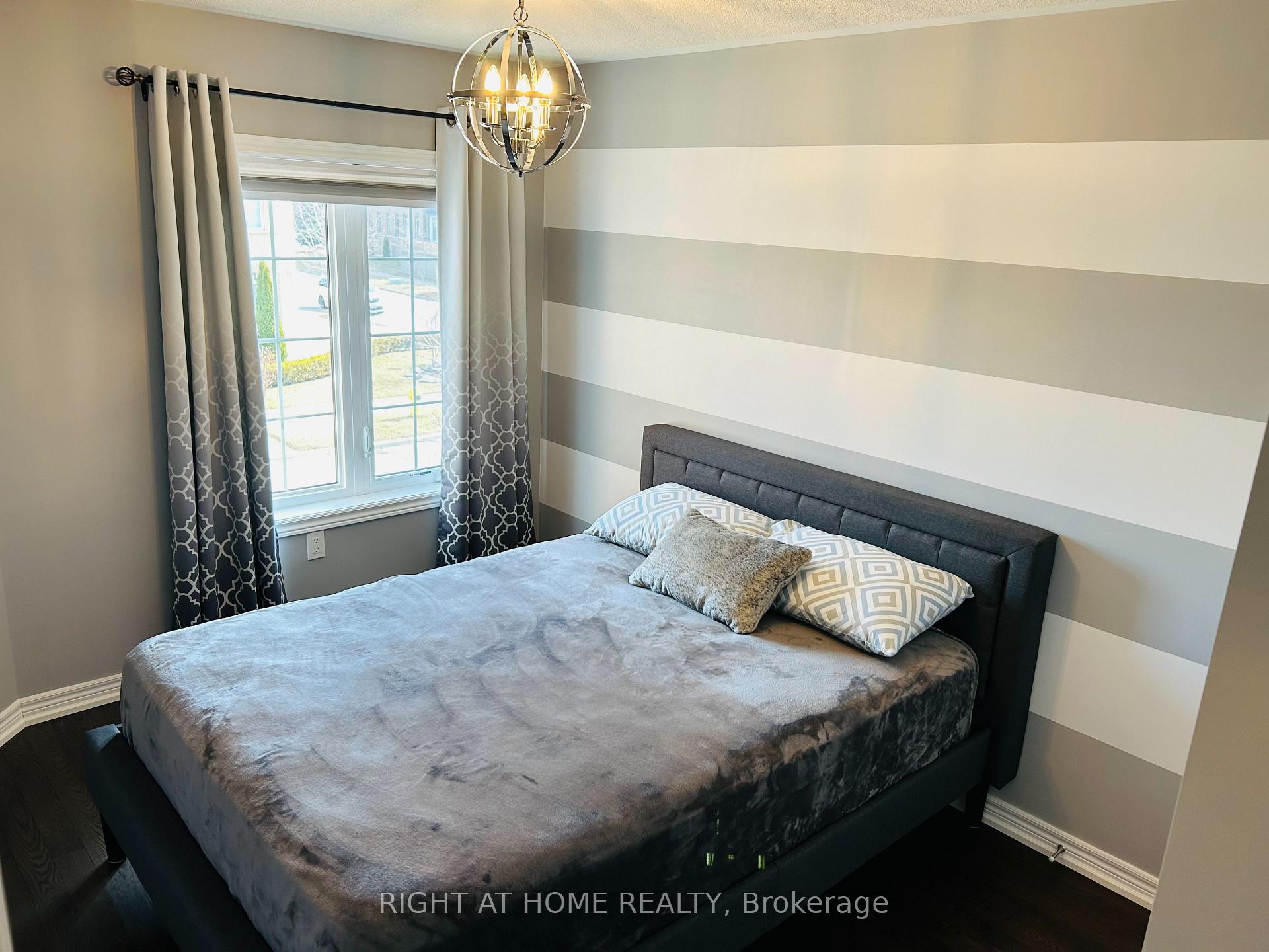 Photo 12 of 130 Pelee Avenue, Vaughan, Kleinburg — HOMEH