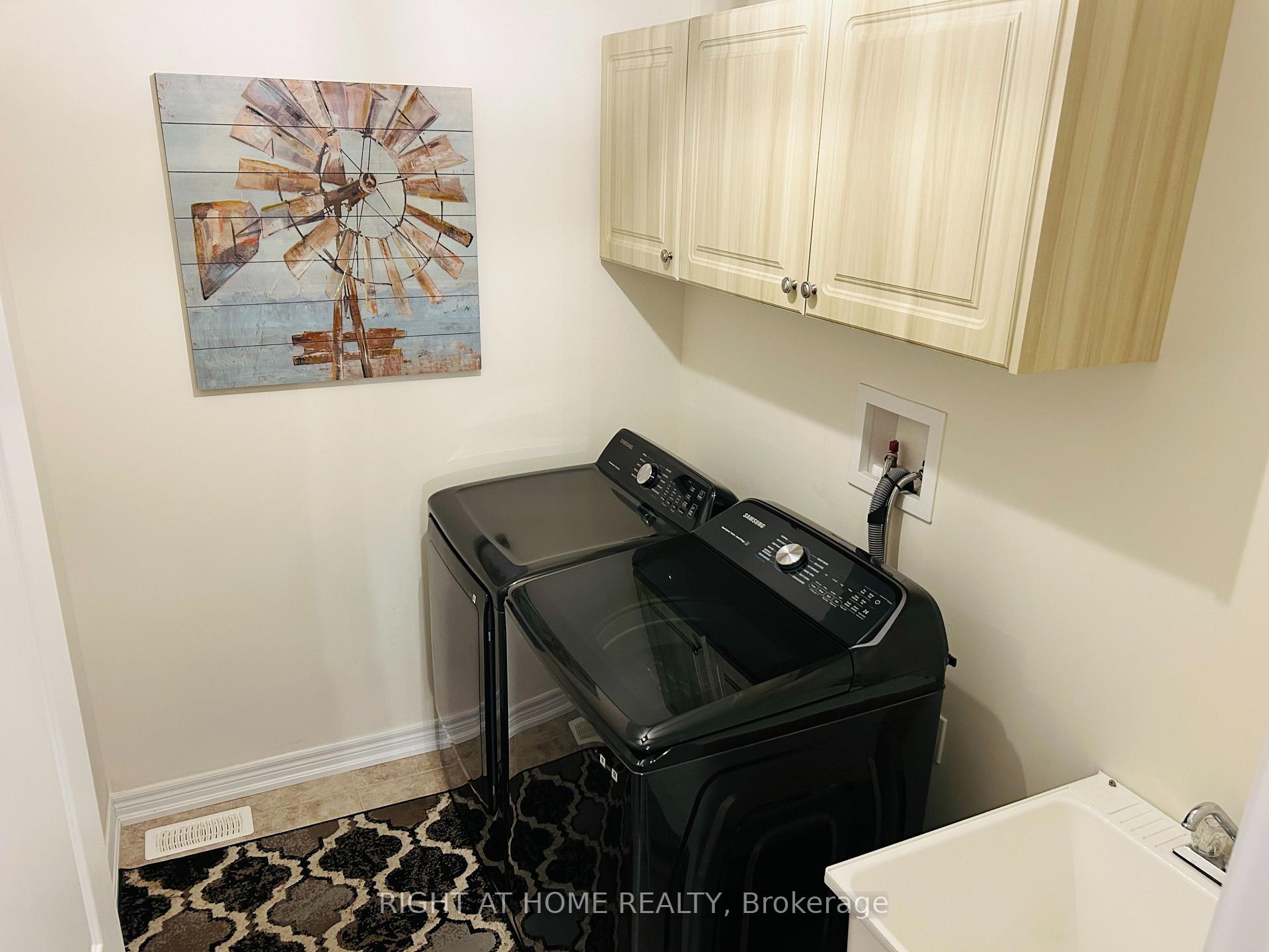 Photo 13 of 130 Pelee Avenue, Vaughan, Kleinburg — HOMEH