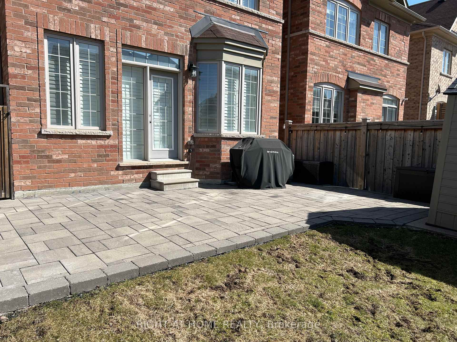 Photo 21 of 130 Pelee Avenue, Vaughan, Kleinburg — HOMEH