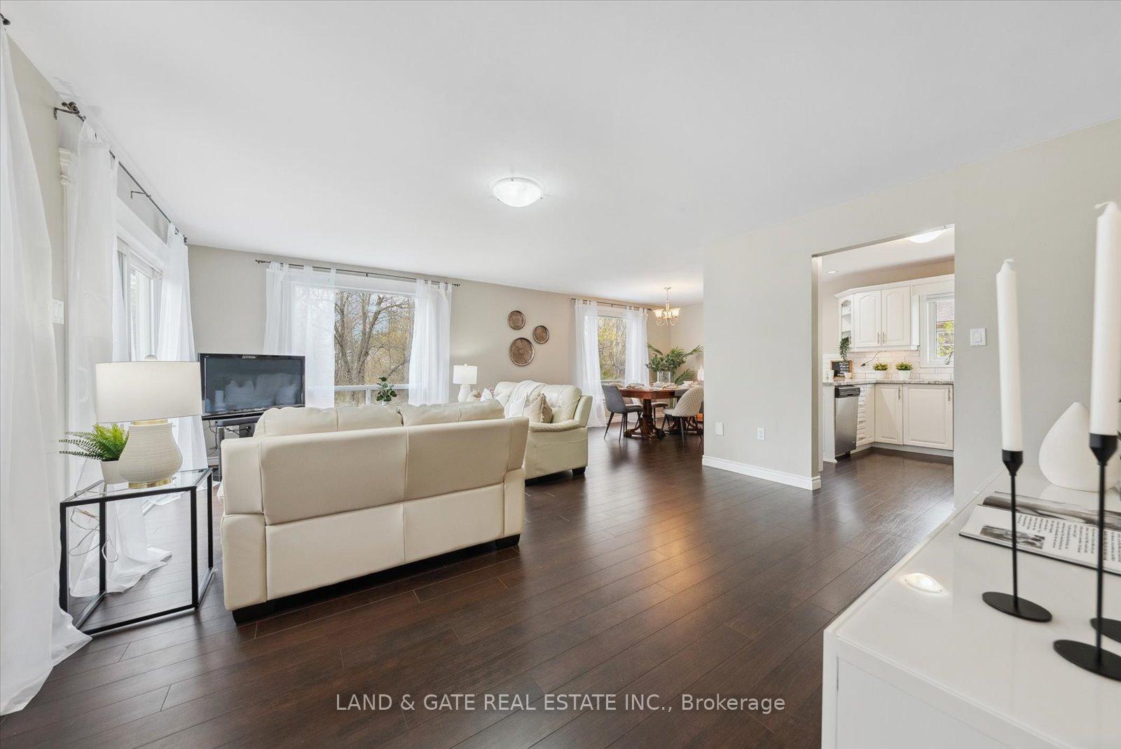 Photo 4 of 1038 Exeter Street, Oshawa, Centennial — HOMEH