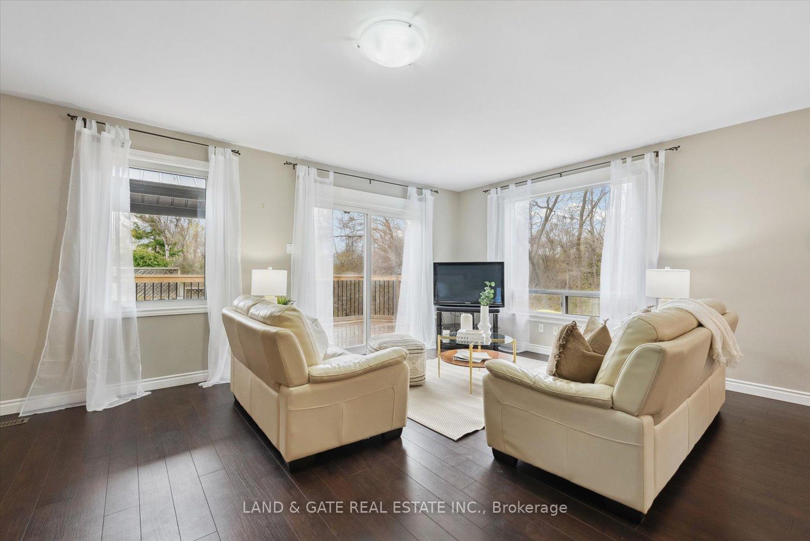 Photo 8 of 1038 Exeter Street, Oshawa, Centennial — HOMEH