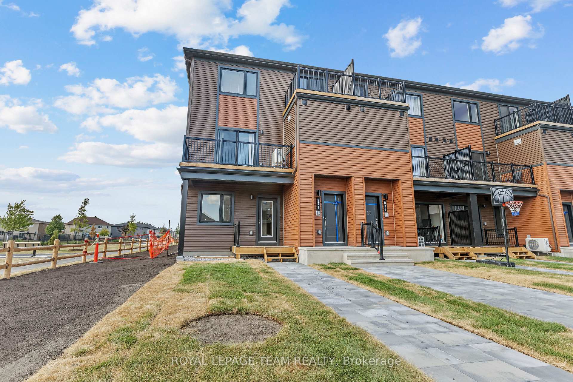 Photo 14 of 871 Decoeur Drive, Ottawa, Avalon West — HOMEH
