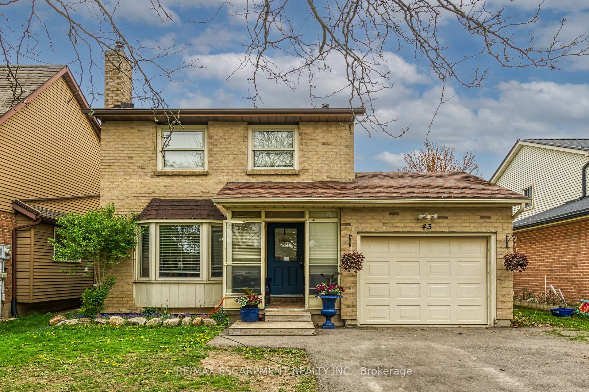 Photo 3 of 43 Ravine Crescent, Haldimand — HOMEH