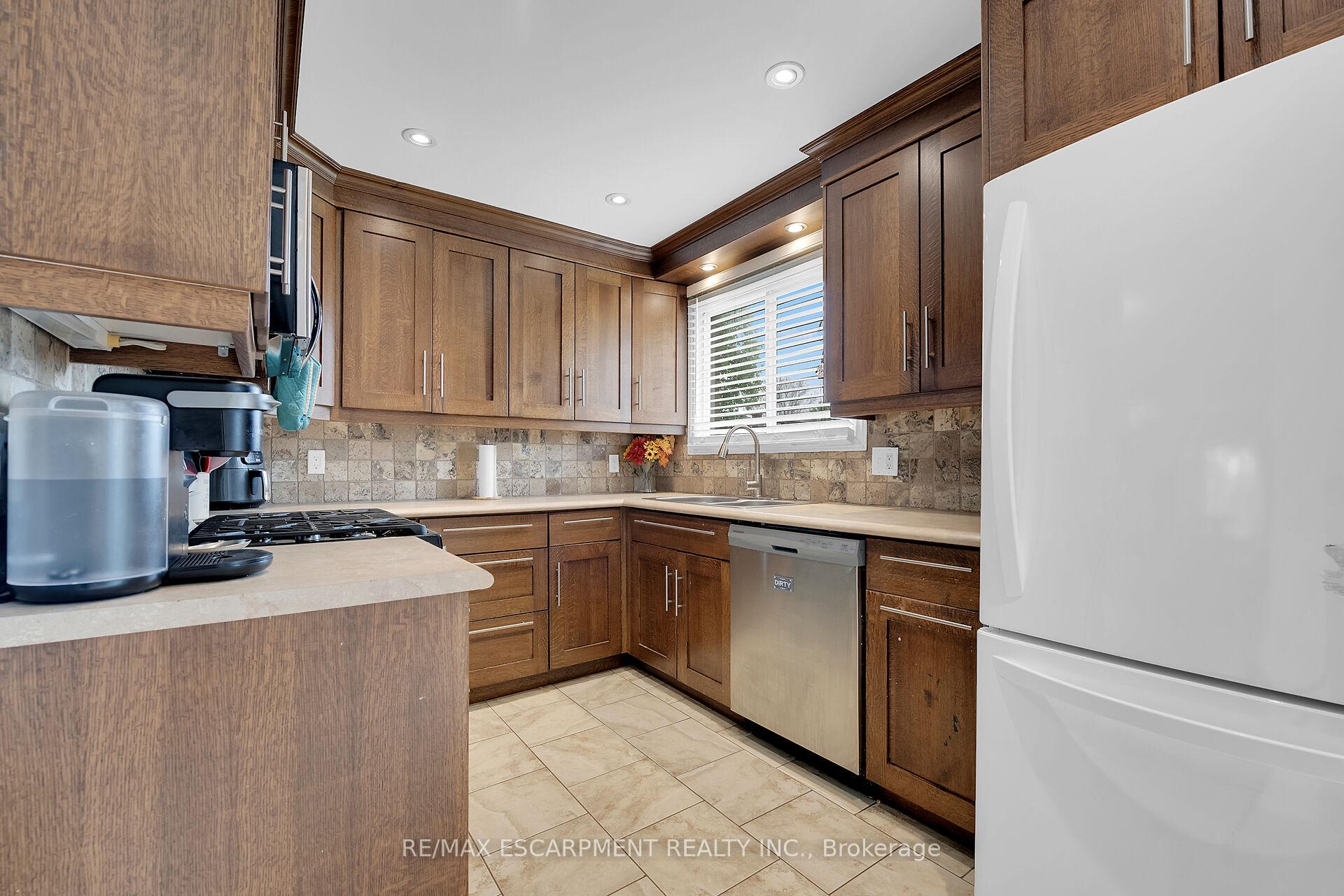 Photo 2 of 43 Ravine Crescent, Haldimand — HOMEH