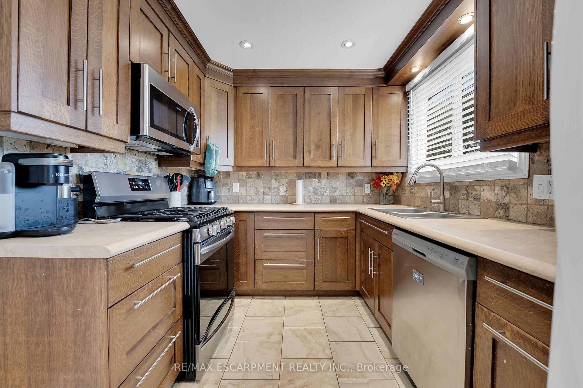 Photo 45 of 43 Ravine Crescent, Haldimand — HOMEH