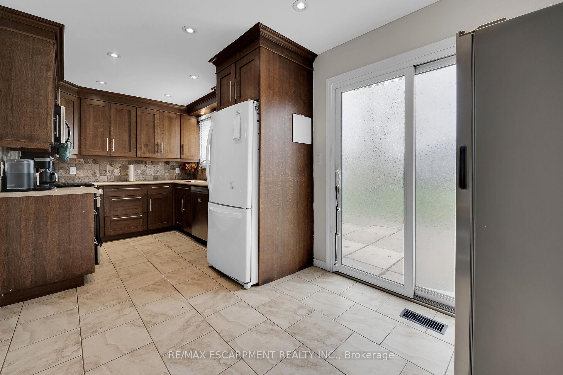 Photo 12 of 43 Ravine Crescent, Haldimand — HOMEH