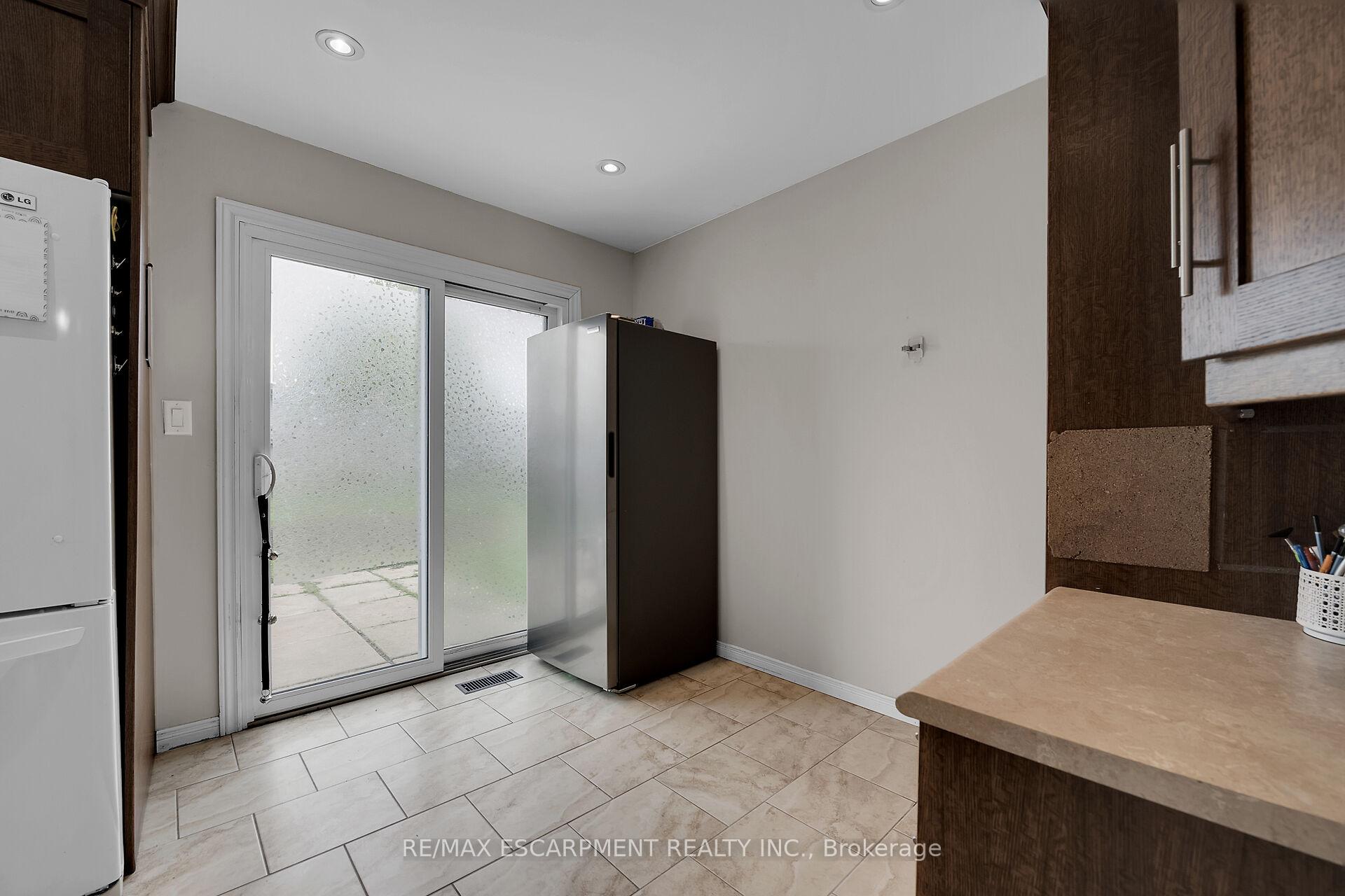 Photo 5 of 43 Ravine Crescent, Haldimand — HOMEH