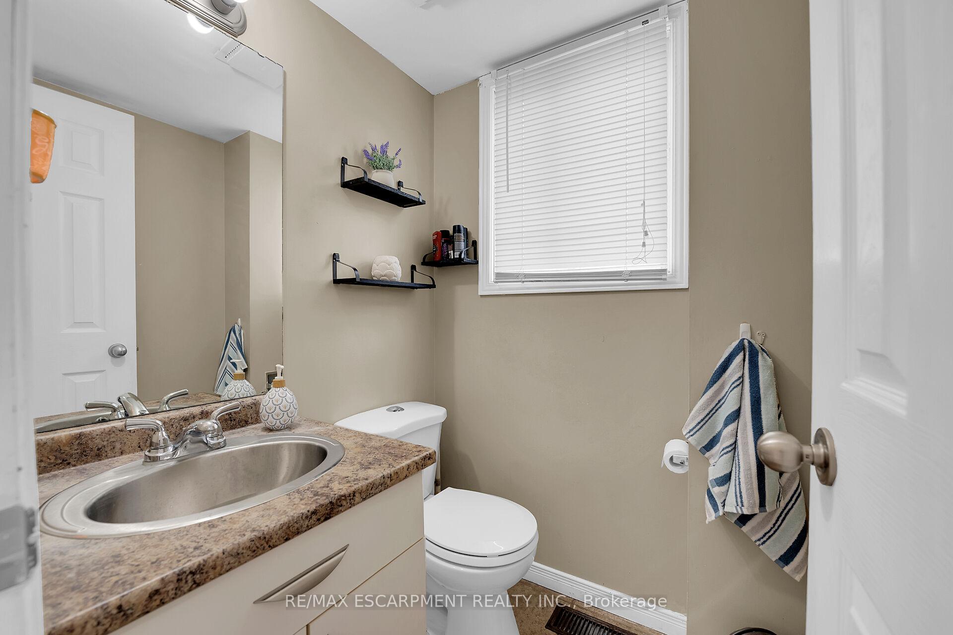 Photo 13 of 43 Ravine Crescent, Haldimand — HOMEH
