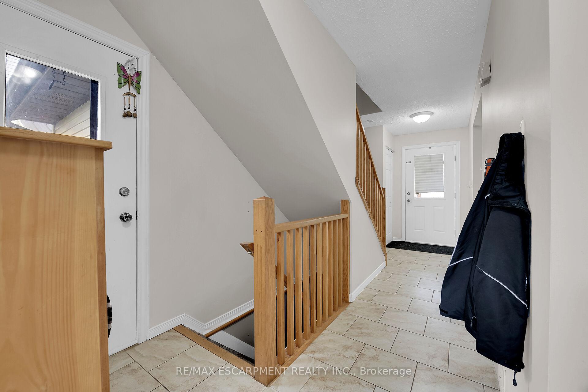 Photo 16 of 43 Ravine Crescent, Haldimand — HOMEH