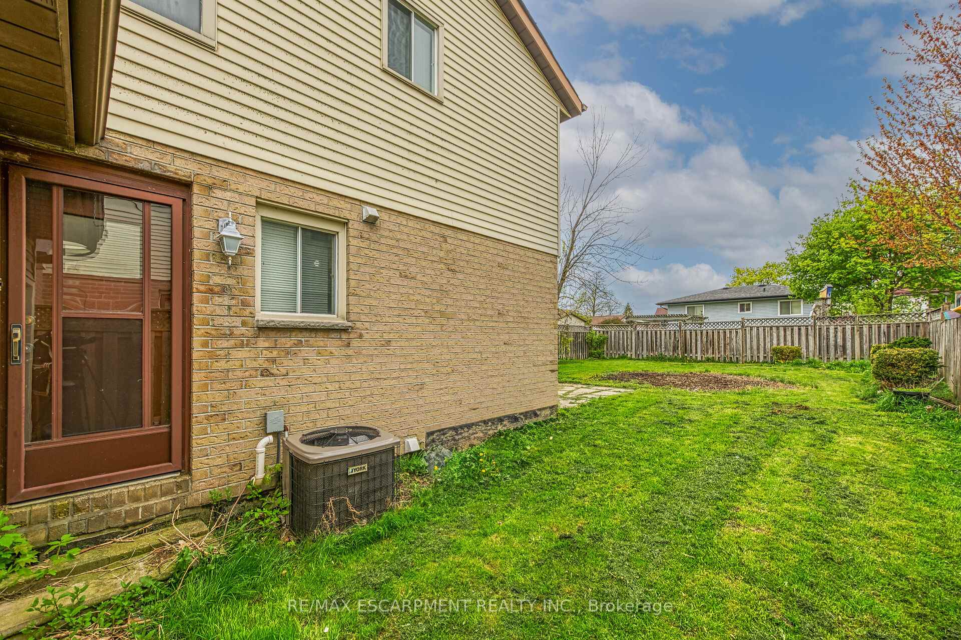 Photo 34 of 43 Ravine Crescent, Haldimand — HOMEH
