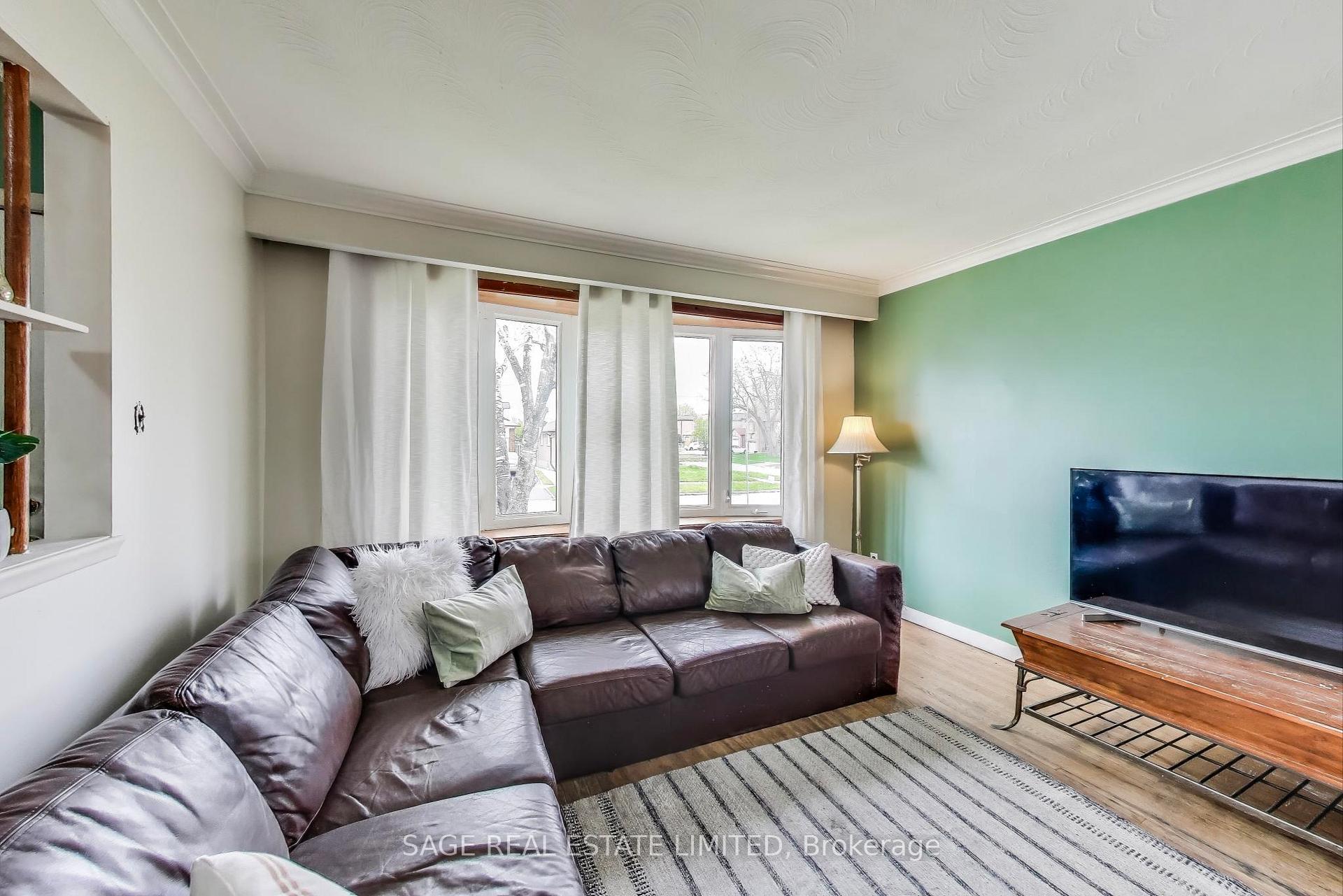 Photo 7 of 4 Sophia Drive, Scarborough, Woburn — HOMEH