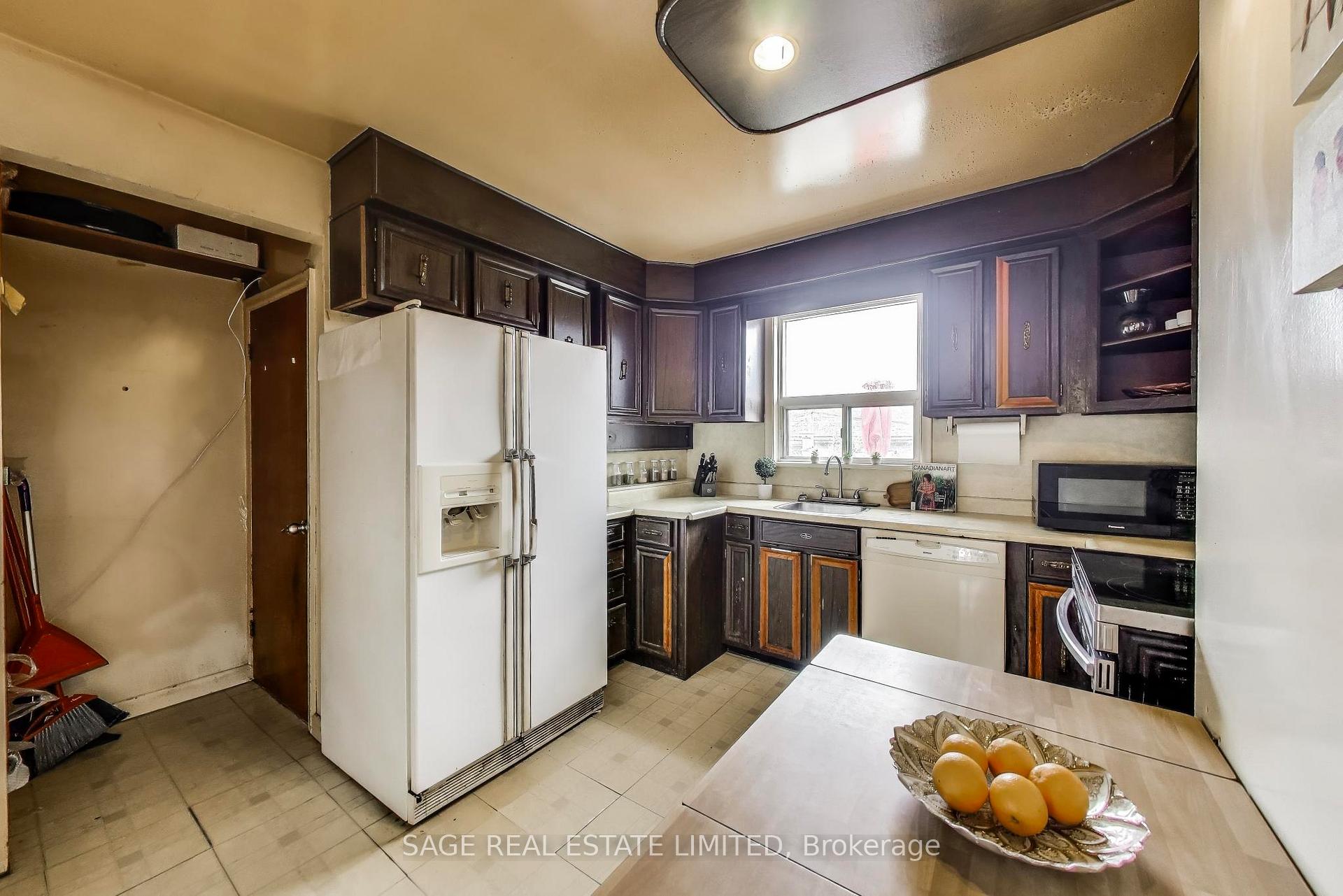 Photo 16 of 4 Sophia Drive, Scarborough, Woburn — HOMEH