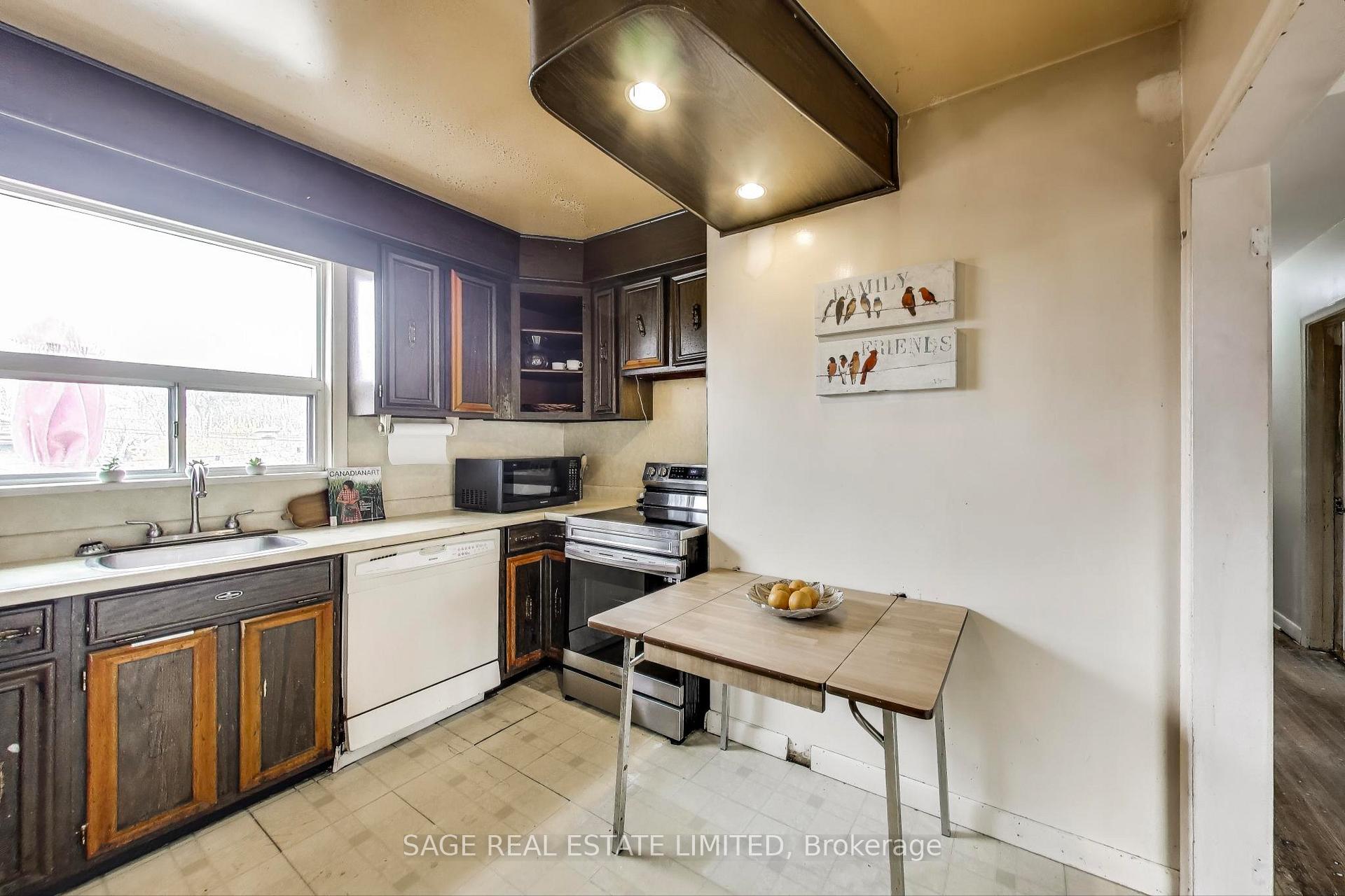 Photo 8 of 4 Sophia Drive, Scarborough, Woburn — HOMEH