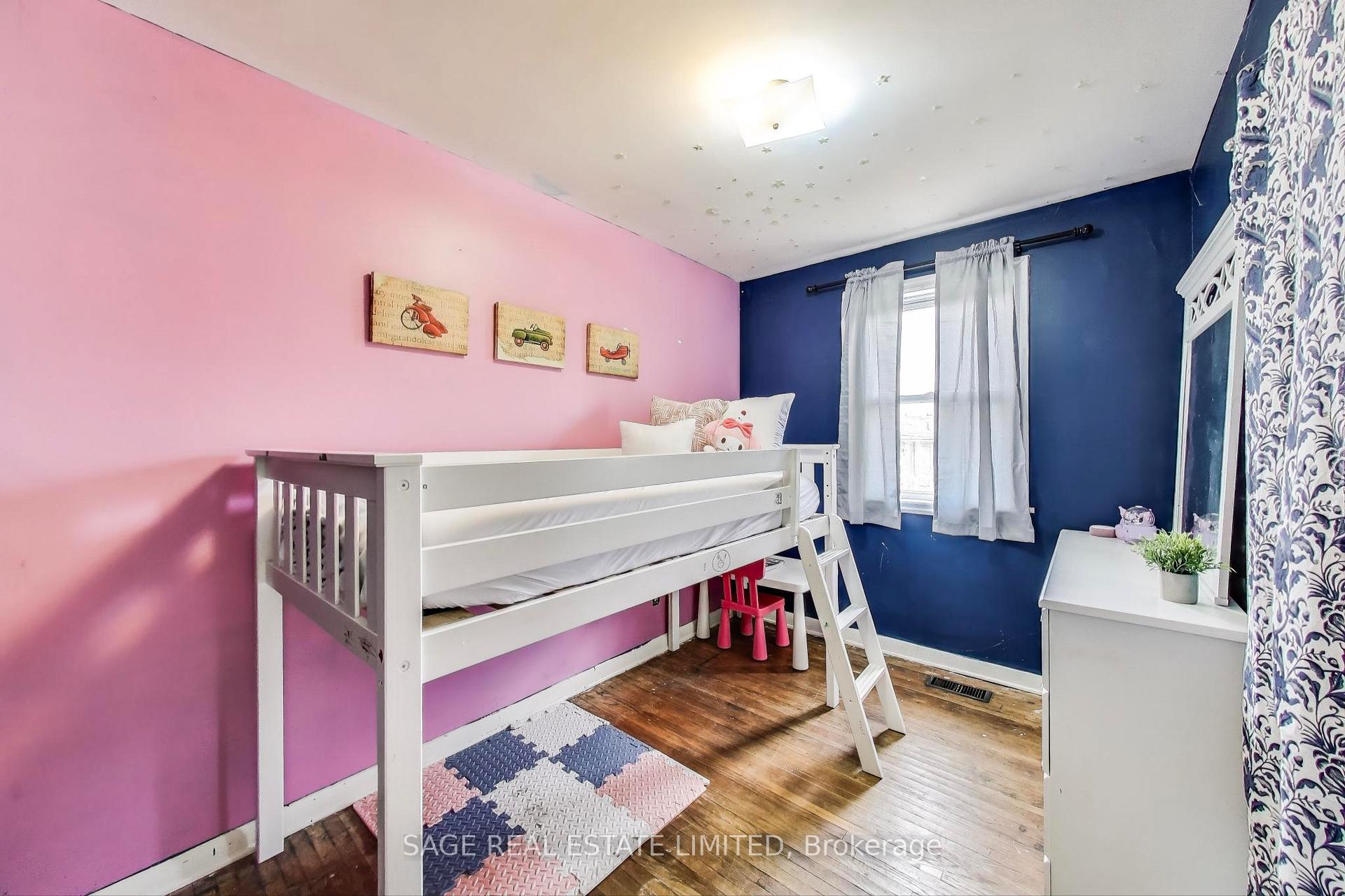 Photo 11 of 4 Sophia Drive, Scarborough, Woburn — HOMEH