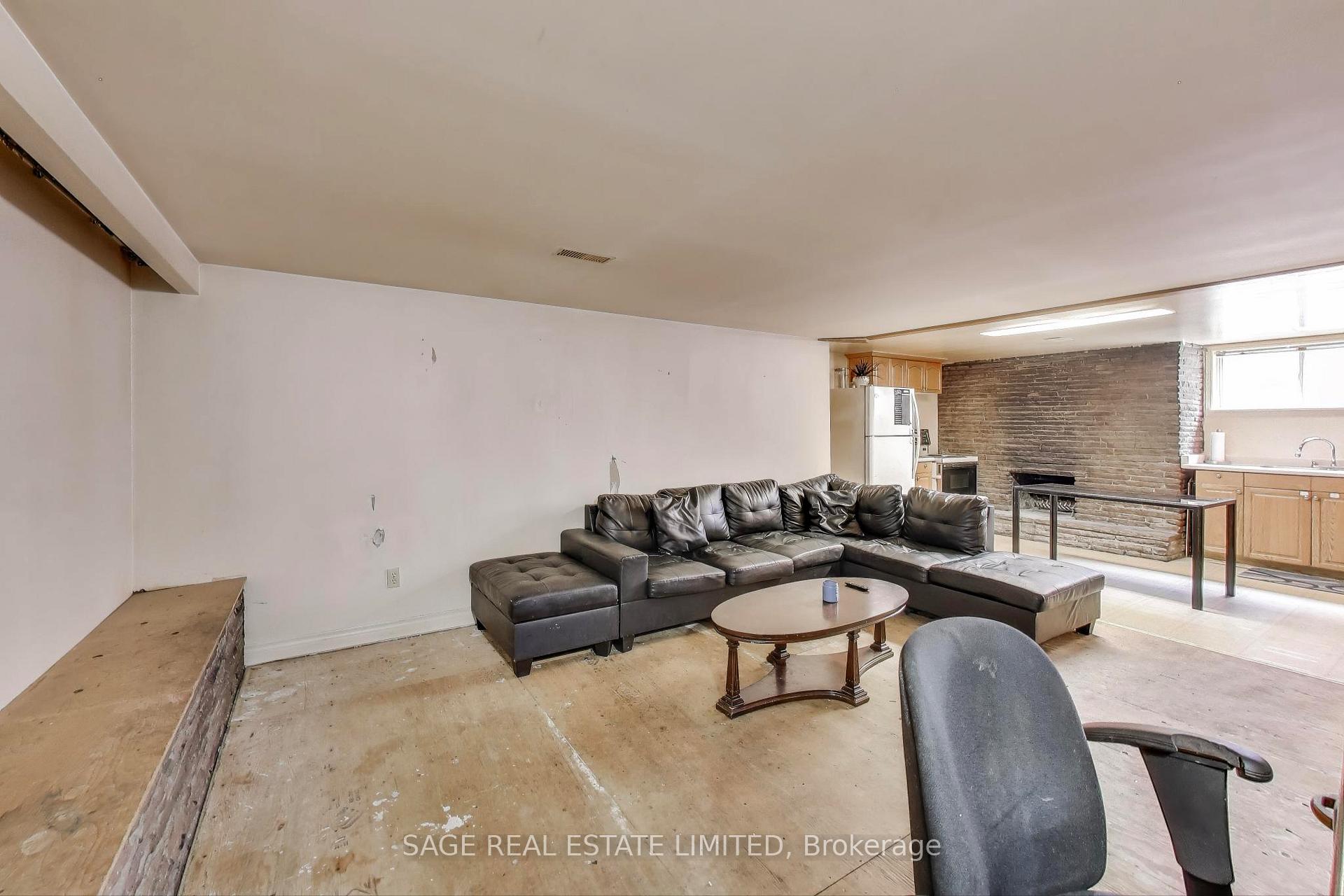 Photo 15 of 4 Sophia Drive, Scarborough, Woburn — HOMEH