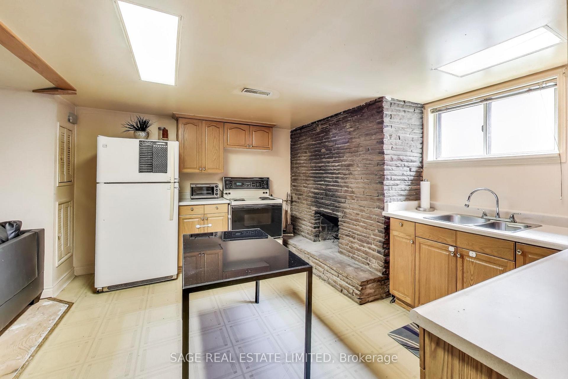 Photo 23 of 4 Sophia Drive, Scarborough, Woburn — HOMEH