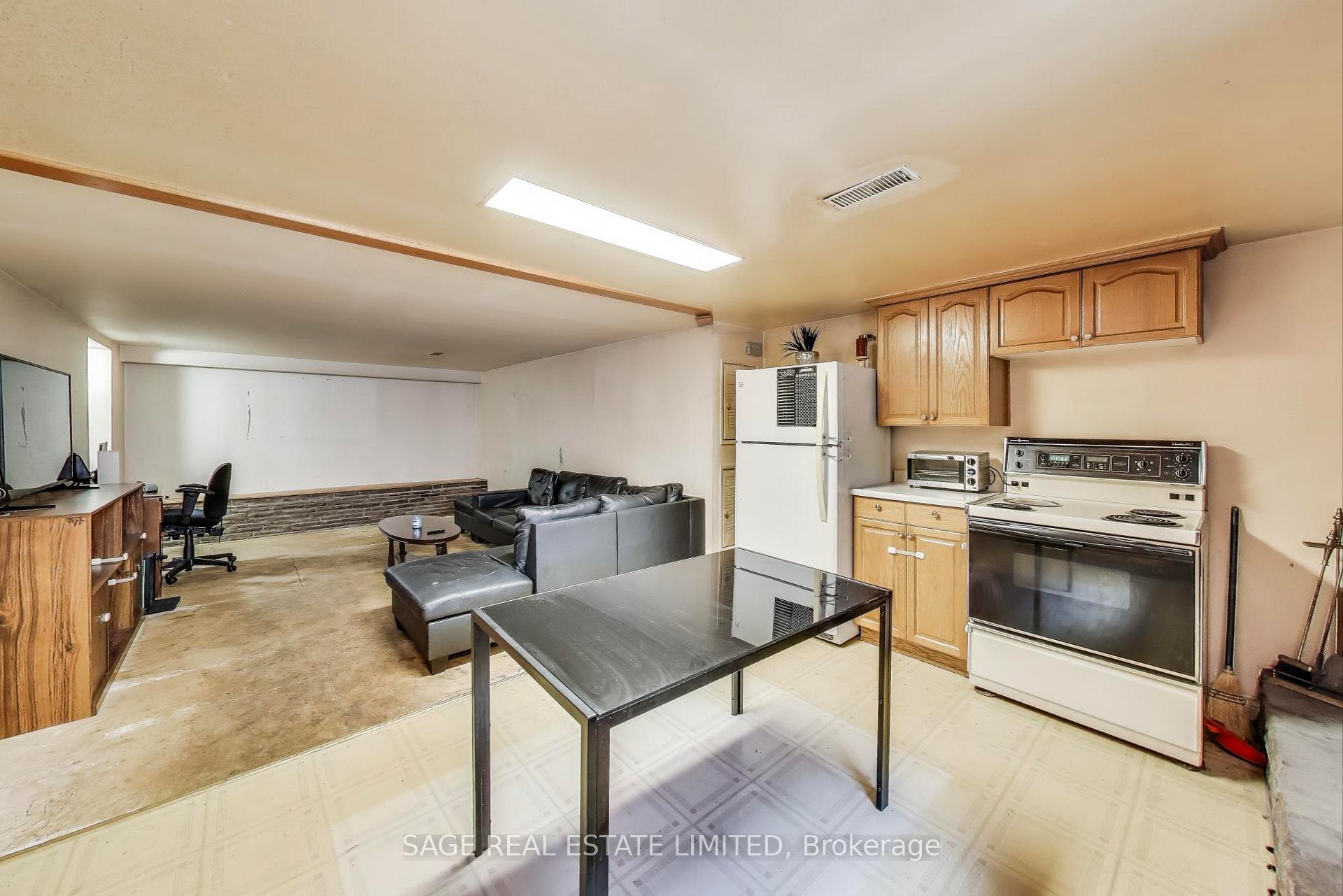 Photo 20 of 4 Sophia Drive, Scarborough, Woburn — HOMEH