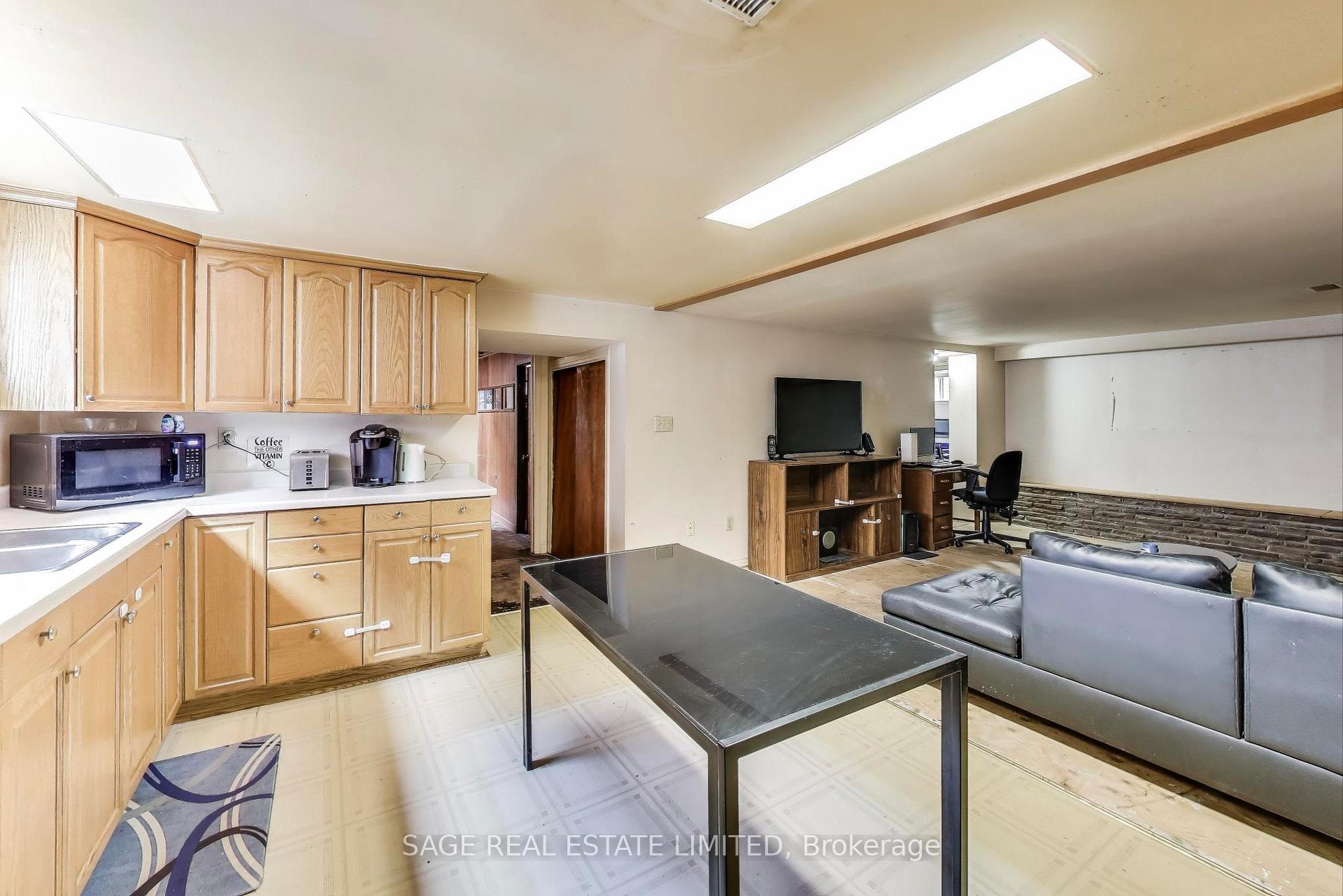 Photo 19 of 4 Sophia Drive, Scarborough, Woburn — HOMEH