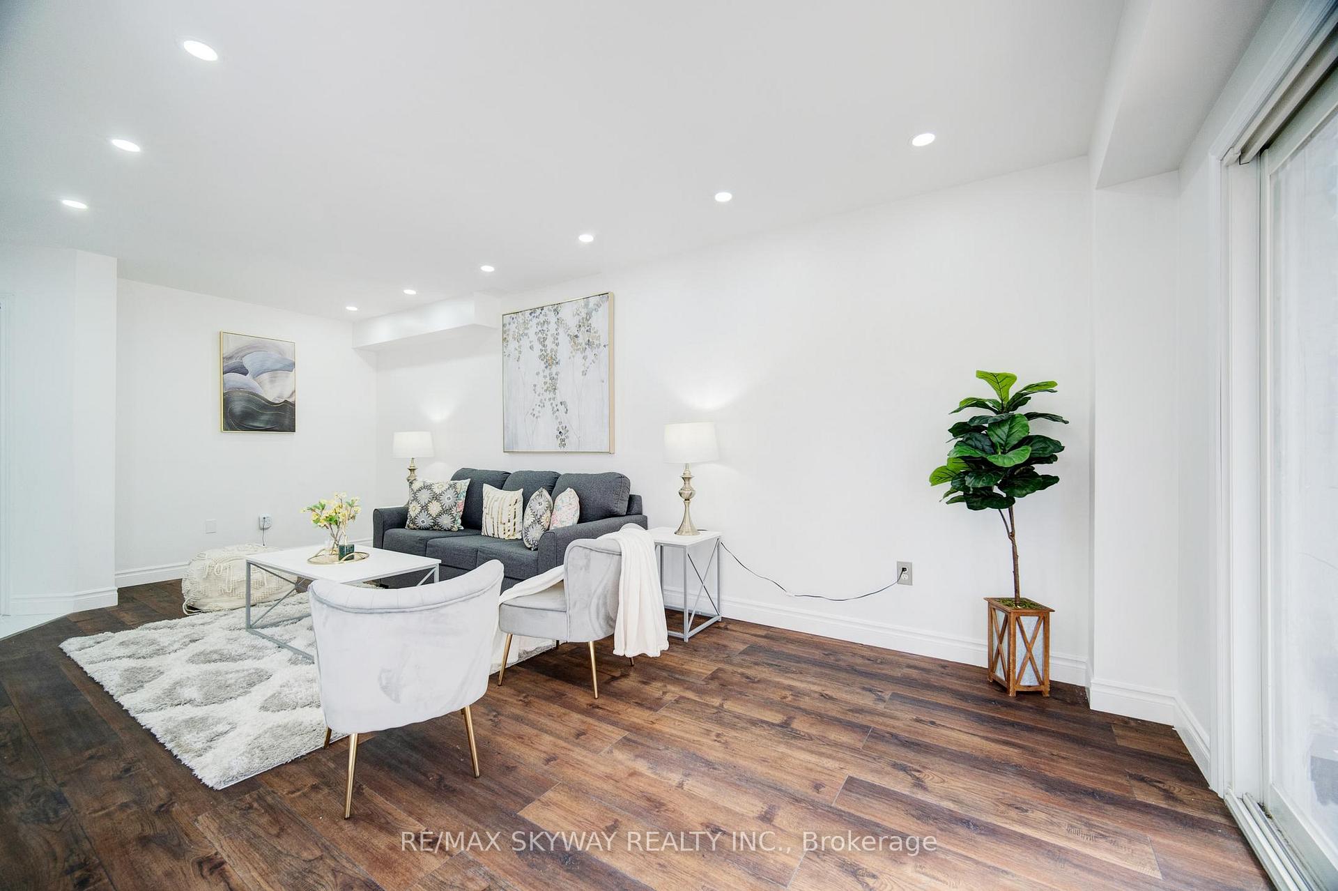 Photo 10 of 184 Veronica Drive, Kitchener, Centreville Chicopee — HOMEH