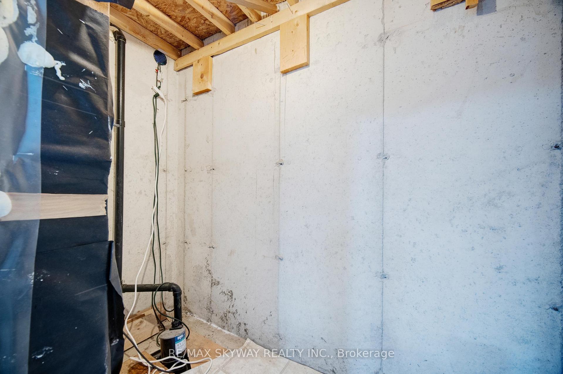 Photo 43 of 184 Veronica Drive, Kitchener, Centreville Chicopee — HOMEH