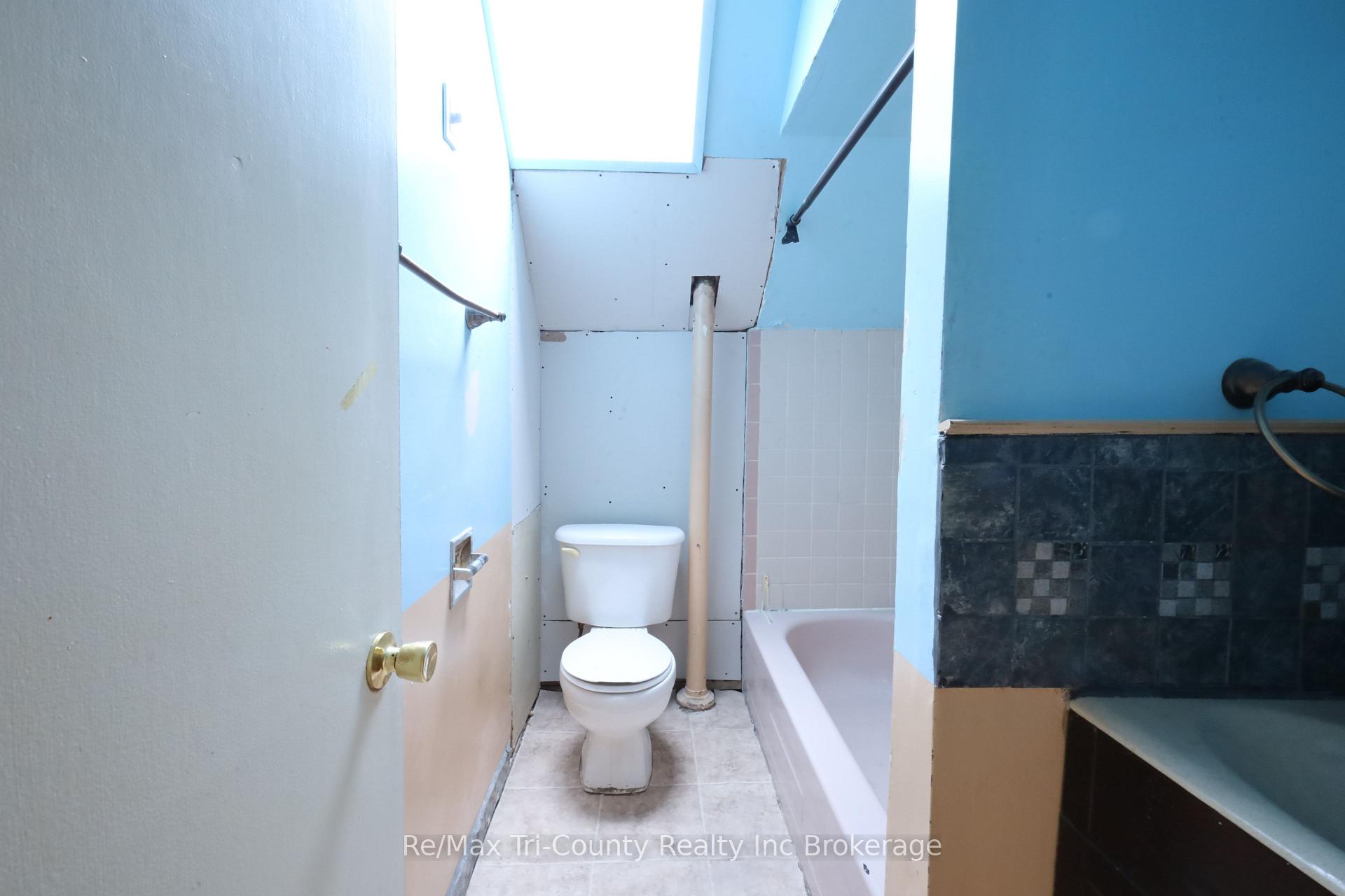Photo 17 of 49 Rosemont Avenue, Hamilton, Stipley — HOMEH