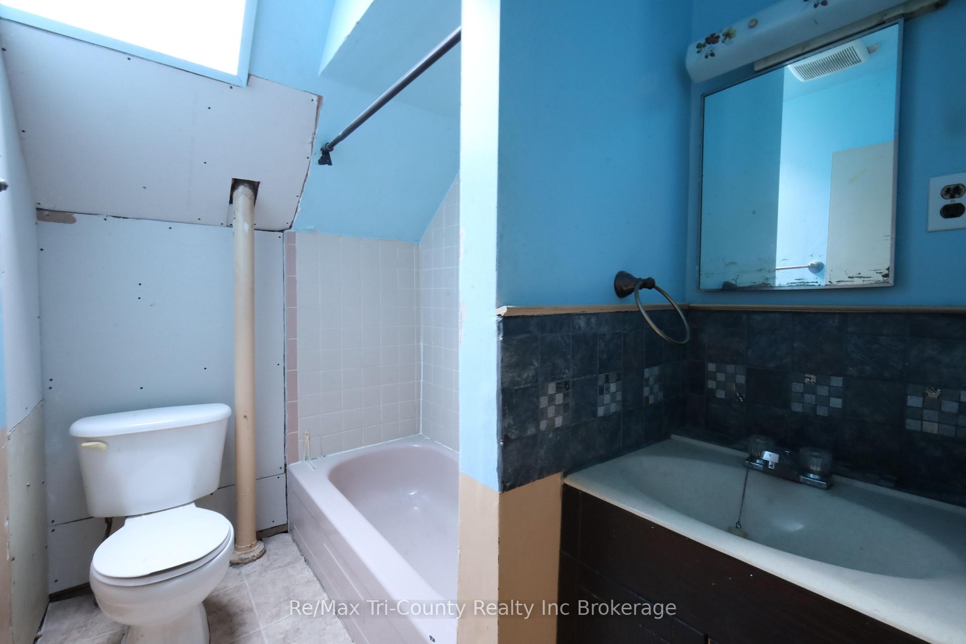 Photo 16 of 49 Rosemont Avenue, Hamilton, Stipley — HOMEH