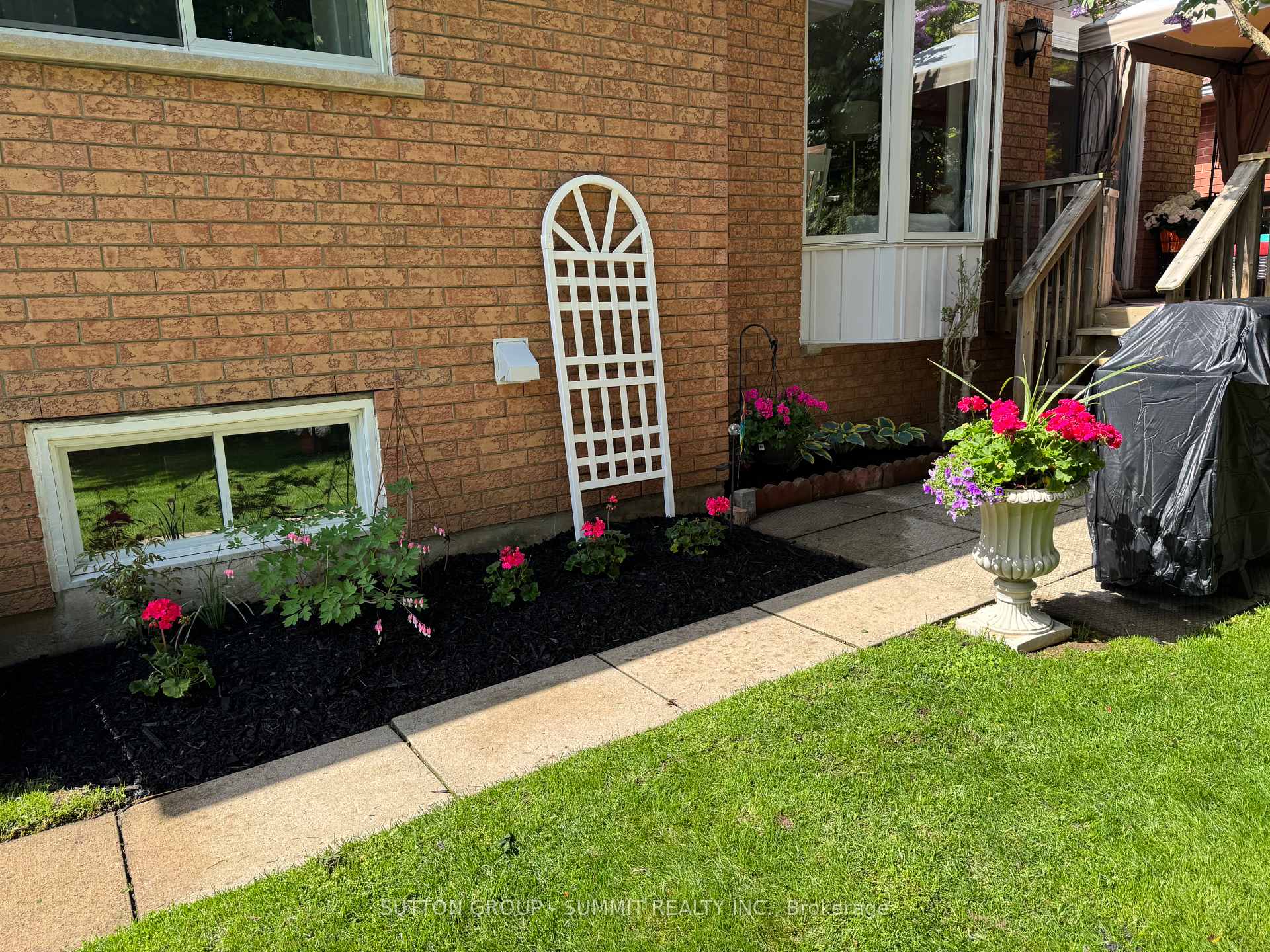 Photo 34 of 9 Premier Road, Hamilton, Waterdown — HOMEH