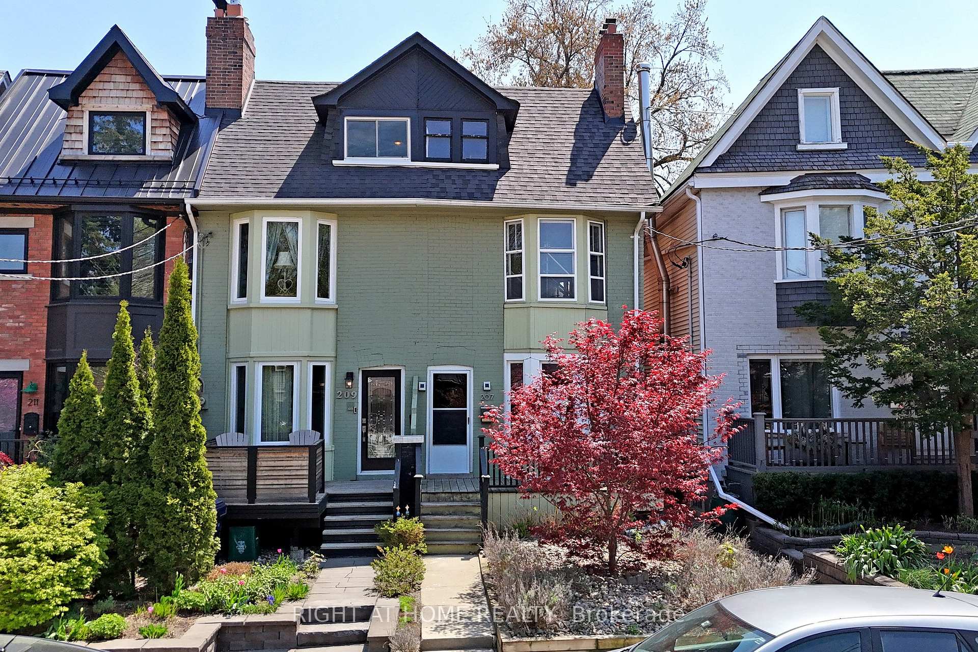 Front of 207 Victor Avenue