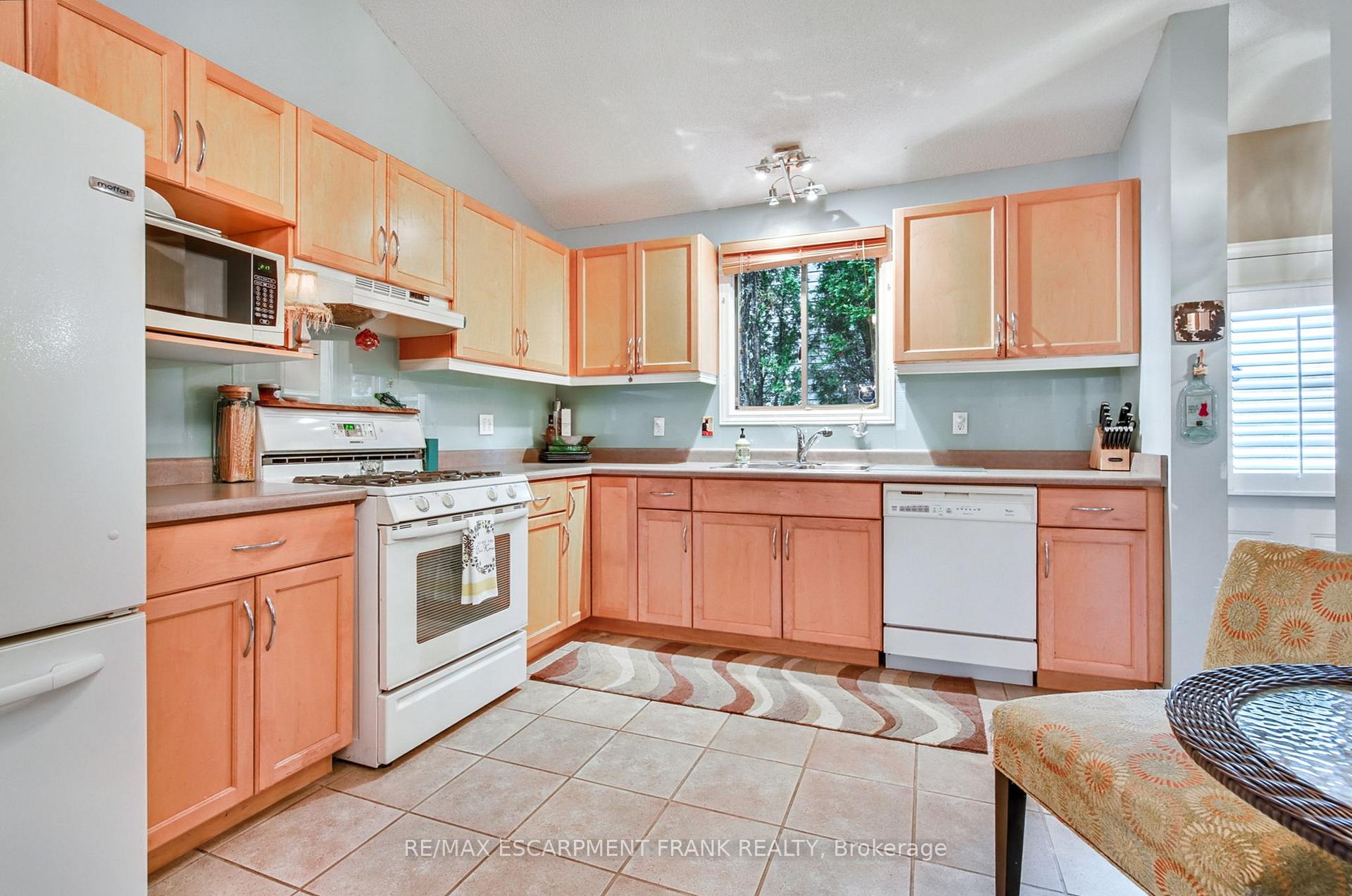 Photo 10 of 123 Braithwaite Avenue, Hamilton, Ancaster — HOMEH