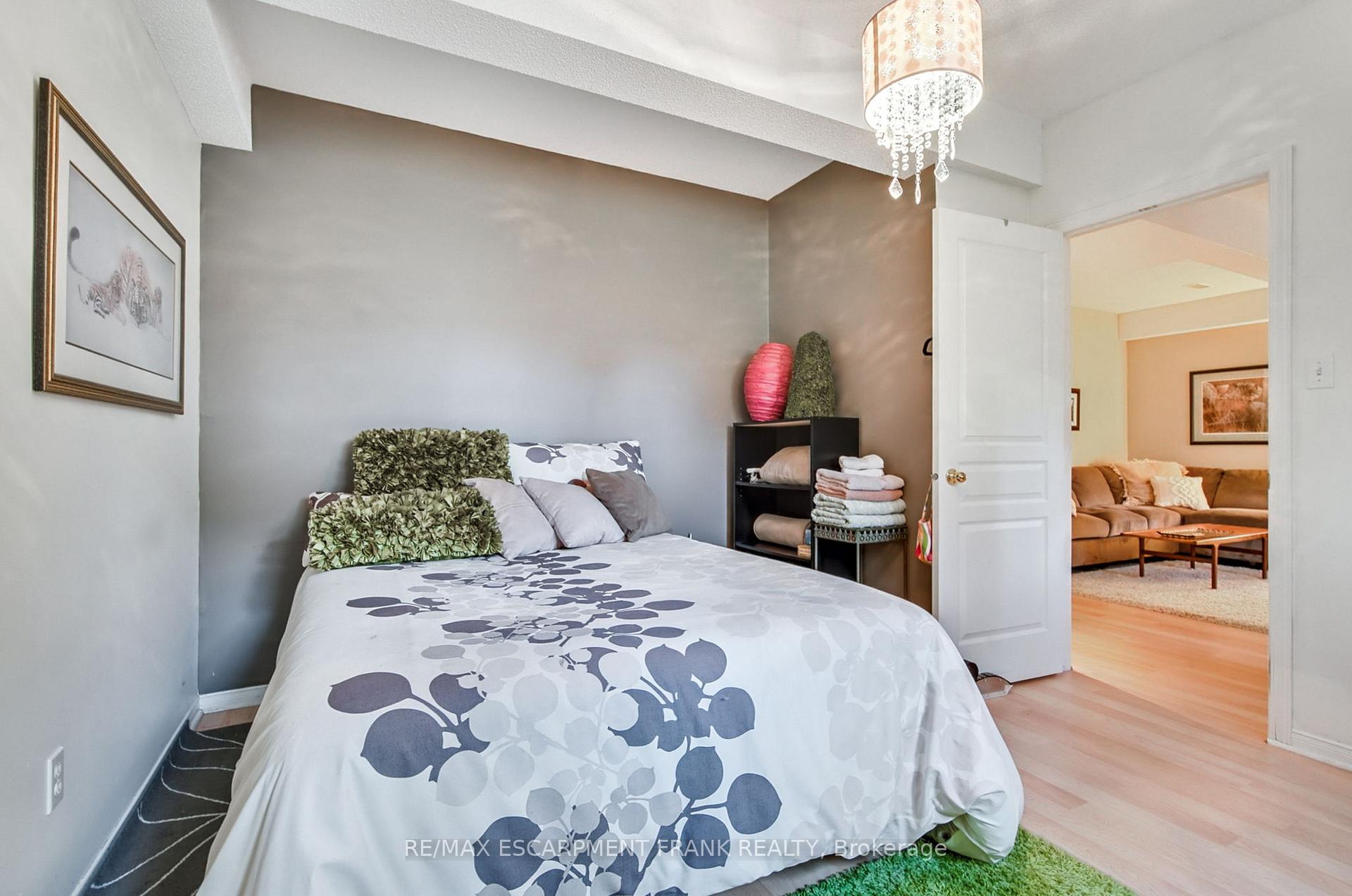 Photo 23 of 123 Braithwaite Avenue, Hamilton, Ancaster — HOMEH