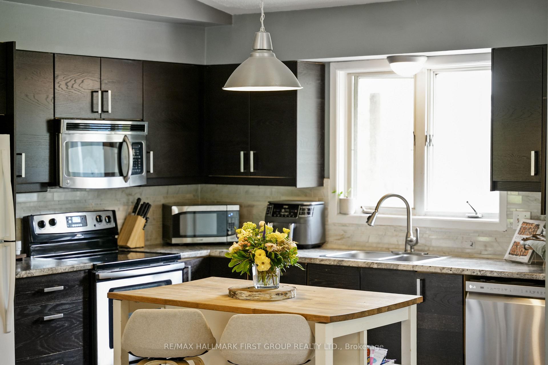 Photo 3 of 8793 Slater Street, Cobourg — HOMEH