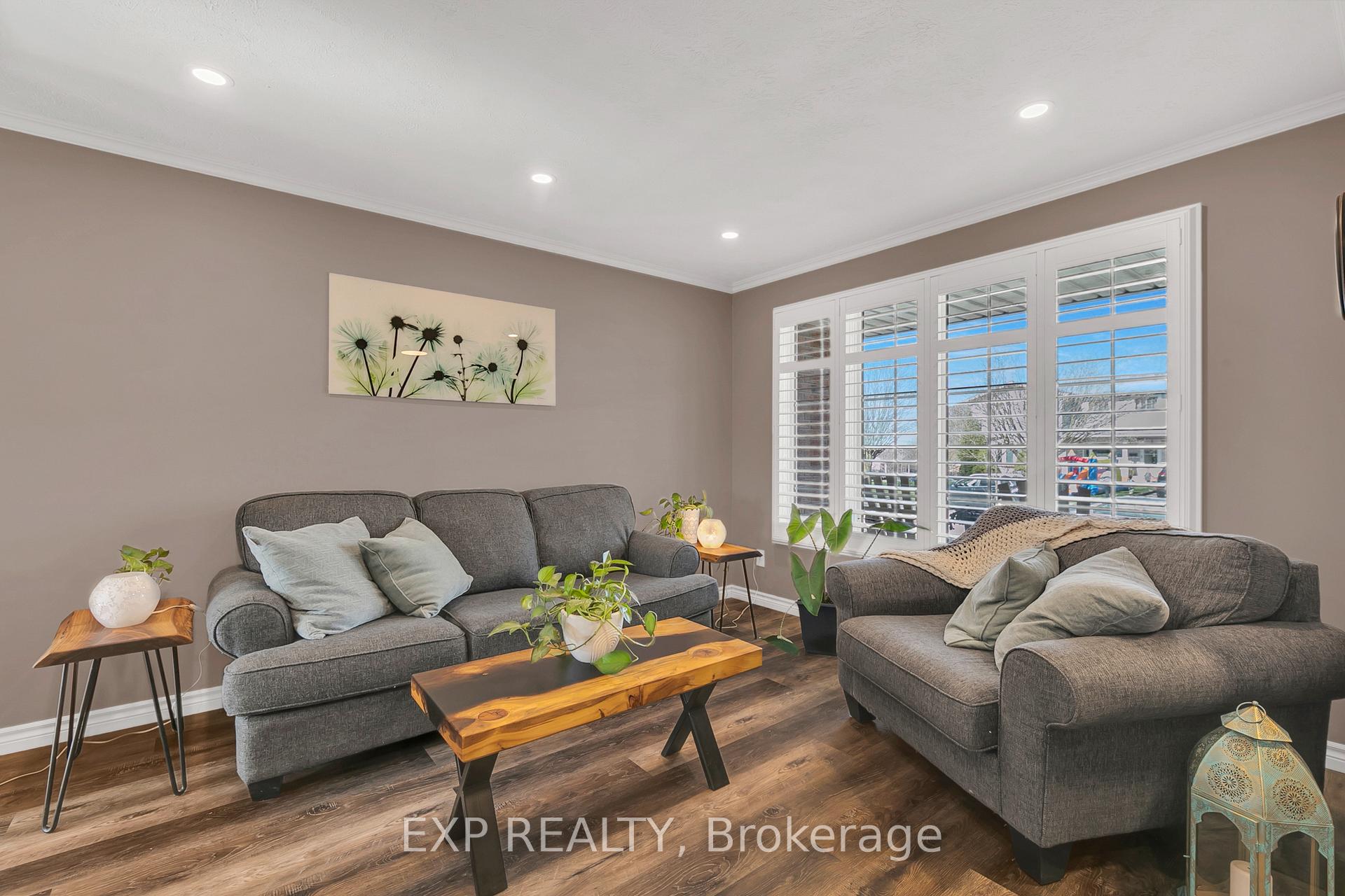 Photo 7 of 102 Connelly Drive, Kitchener — HOMEH