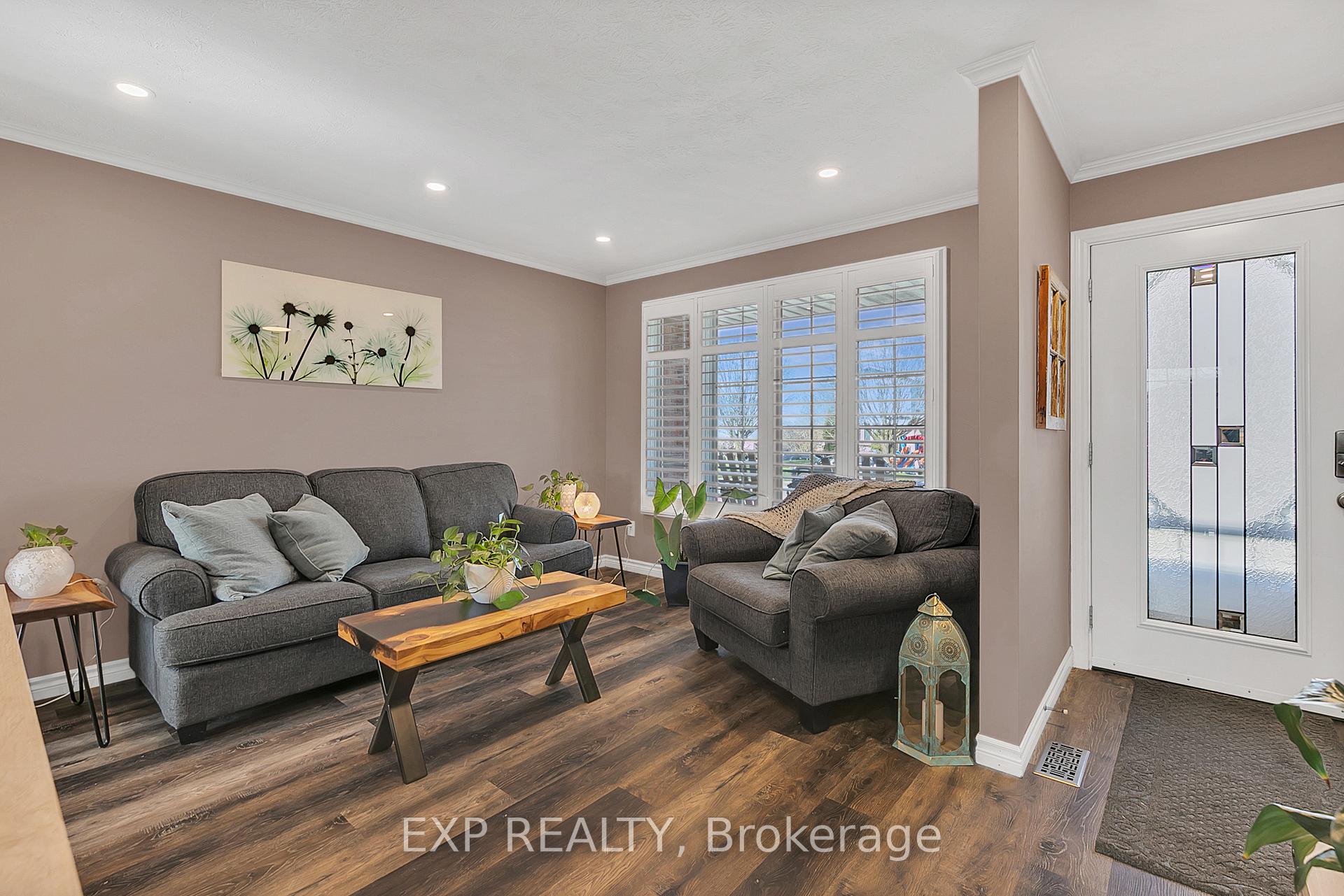 Photo 16 of 102 Connelly Drive, Kitchener — HOMEH
