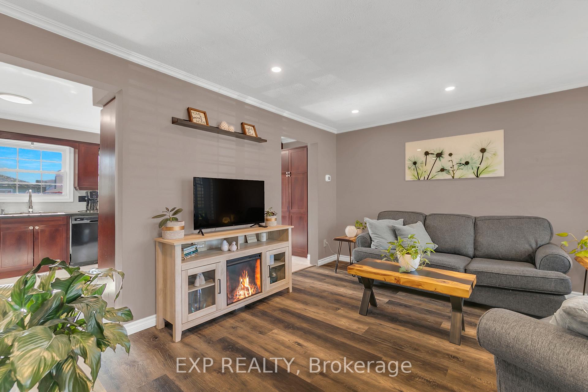 Photo 29 of 102 Connelly Drive, Kitchener — HOMEH