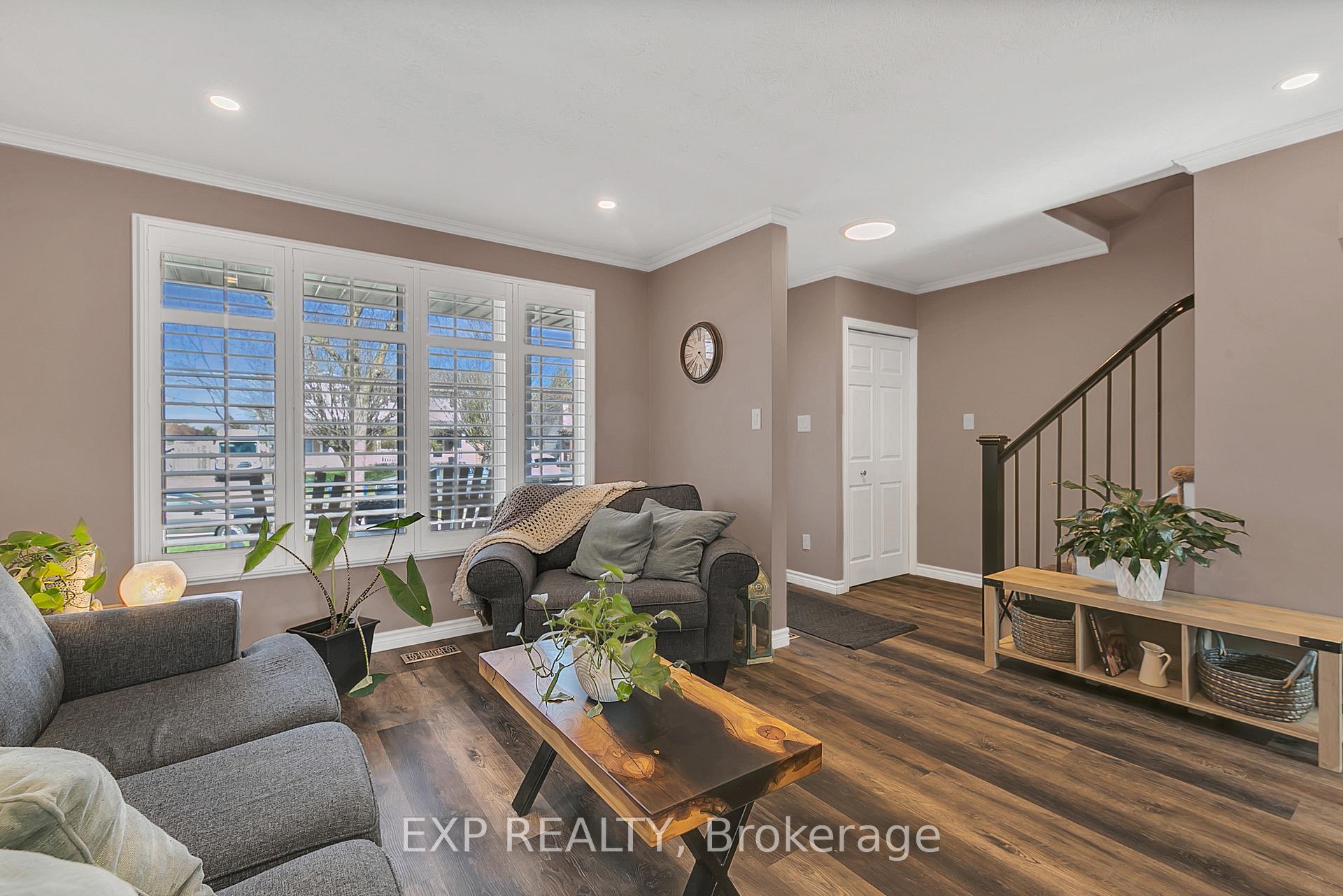Photo 2 of 102 Connelly Drive, Kitchener — HOMEH