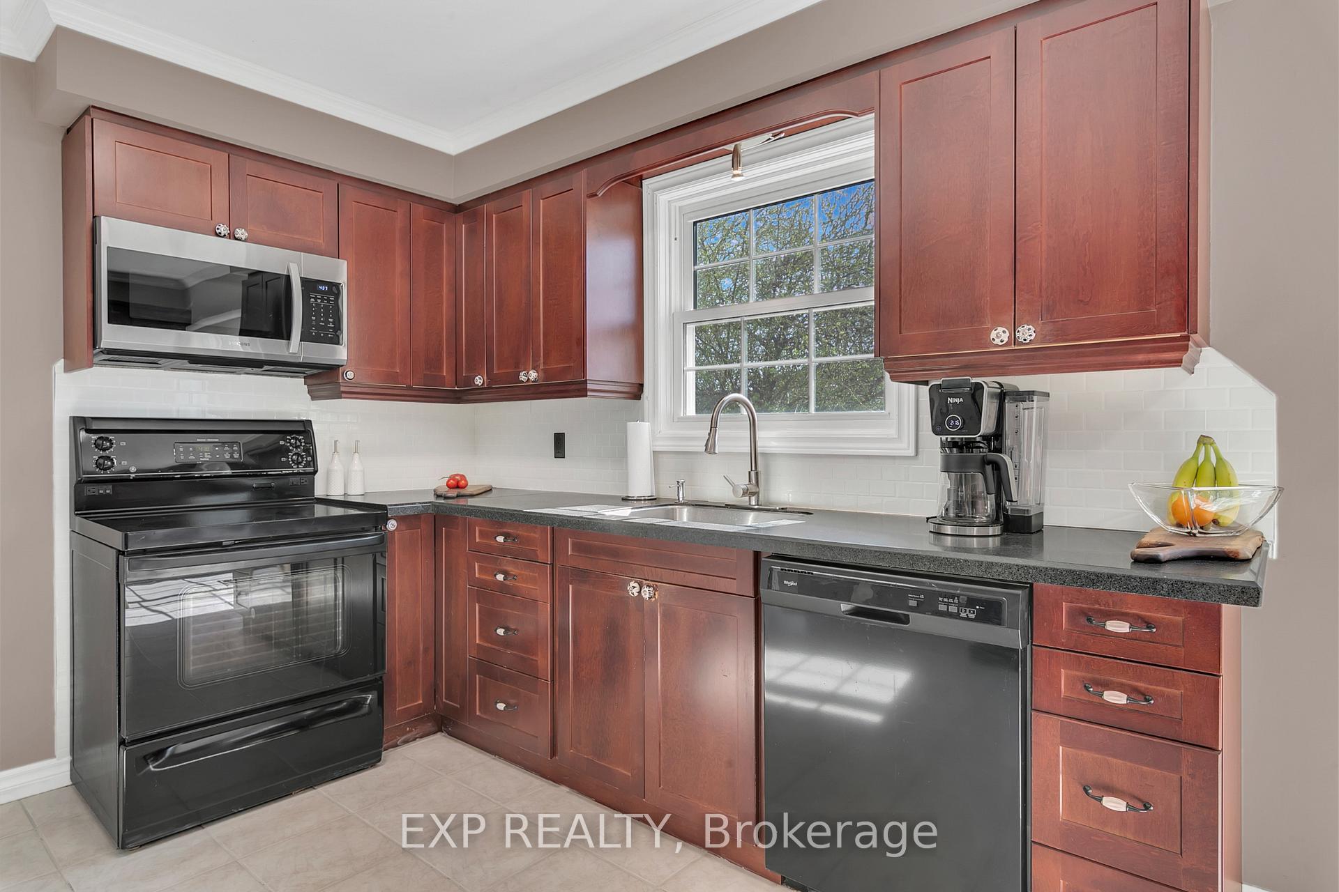 Photo 32 of 102 Connelly Drive, Kitchener — HOMEH
