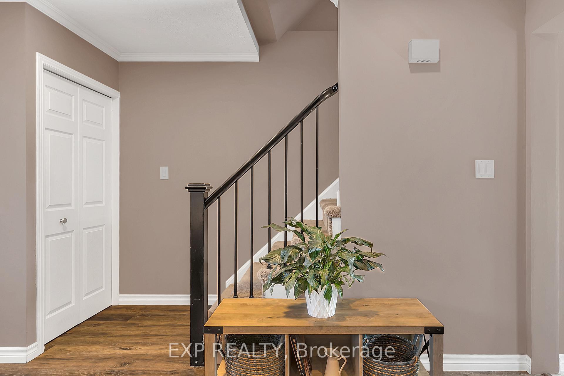 Photo 33 of 102 Connelly Drive, Kitchener — HOMEH