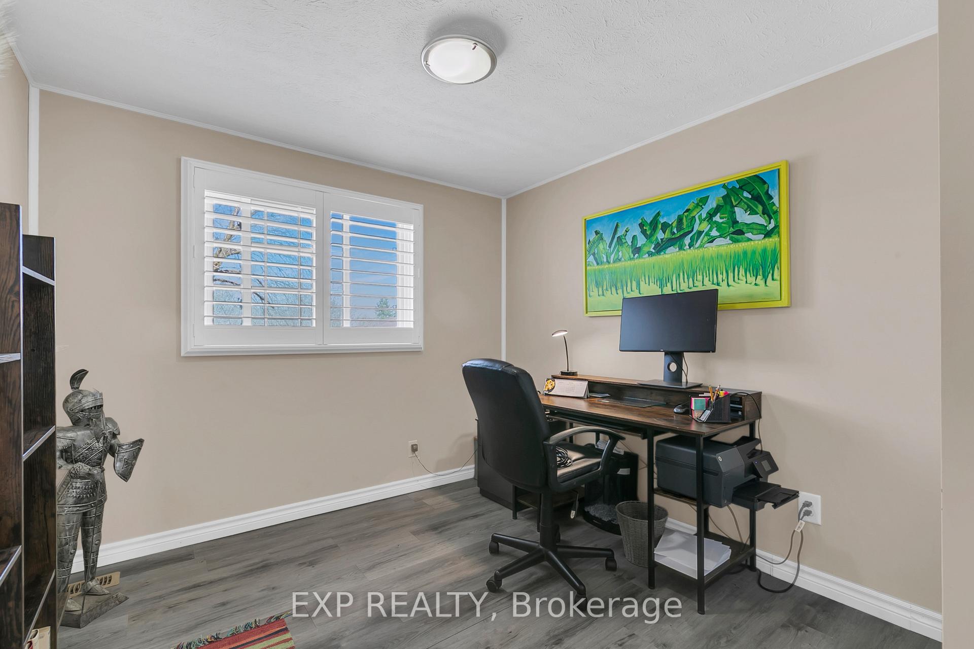Photo 3 of 102 Connelly Drive, Kitchener — HOMEH