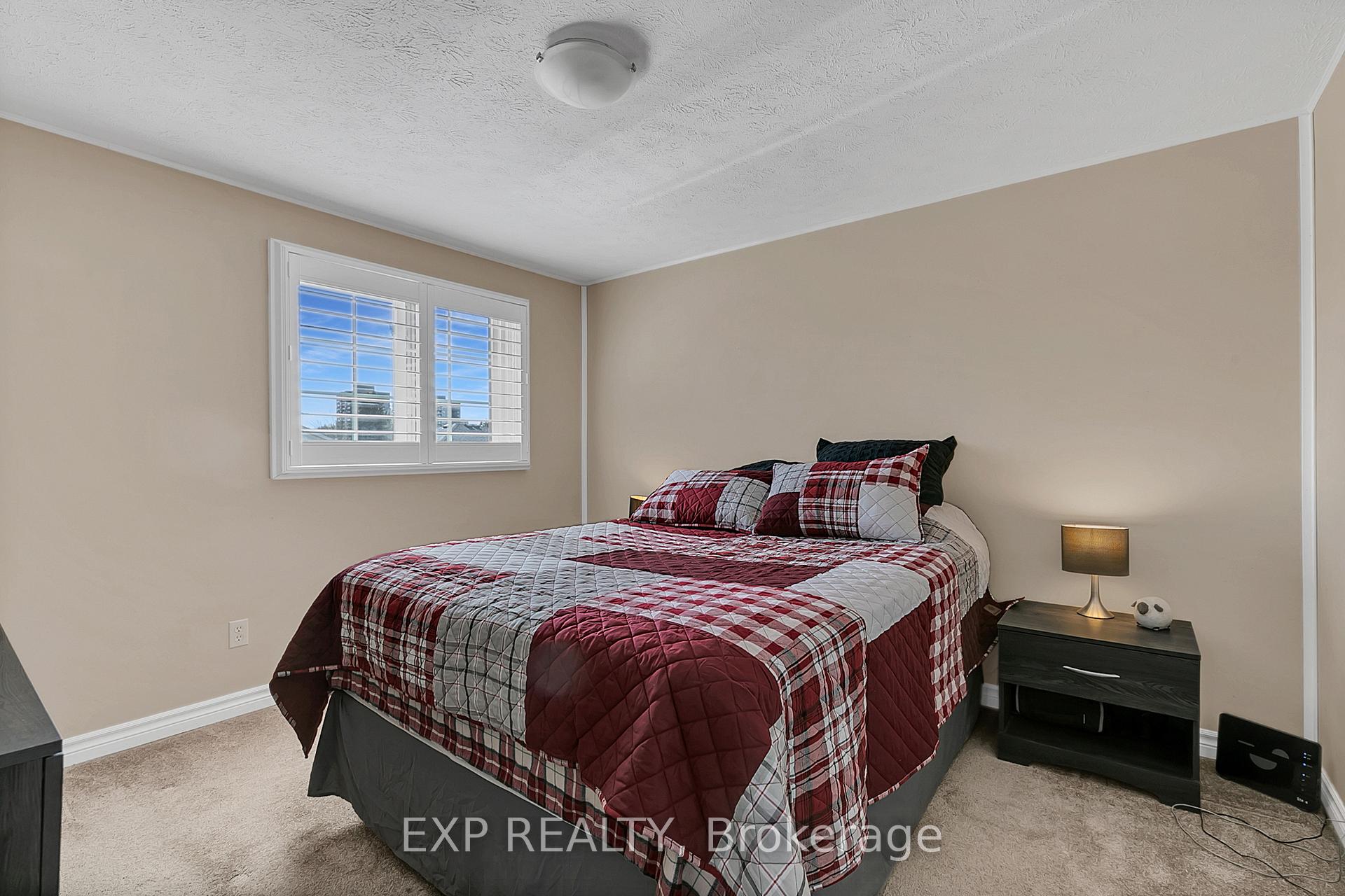 Photo 34 of 102 Connelly Drive, Kitchener — HOMEH